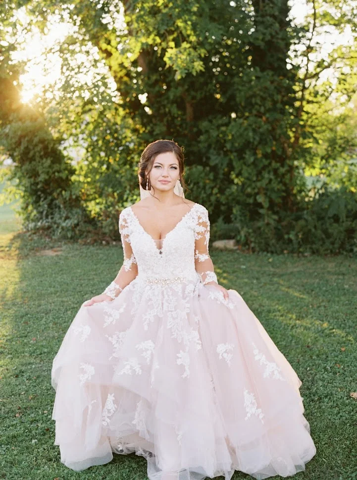 {Photos by: Kelli Lynn Photography }