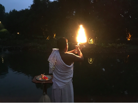 Each evening a local pujari (priests) offers arati (worship) to the Yamuna River, while devotees assemble and sing the Yamunastakam, a musical prayer of devotion for the Yamuna River written by the Vaishnava acarya Srila Rupa Goswami.