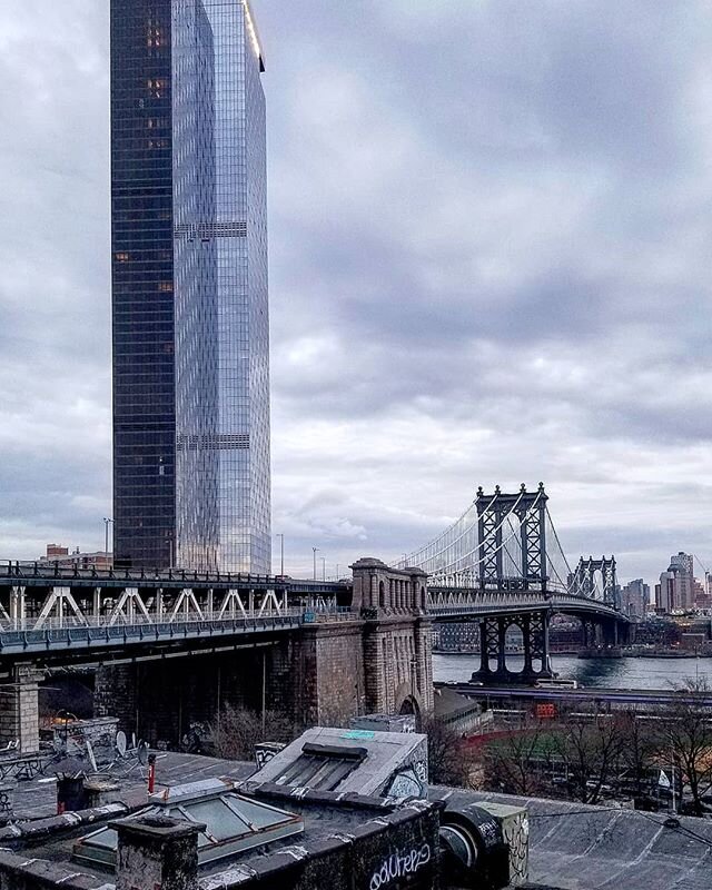 The #manhattanbridge once looked big from this view but now it seems insignificant next to #onemanhattansquare 
#nycrealestate #alwaysgrowing #alwayschanging