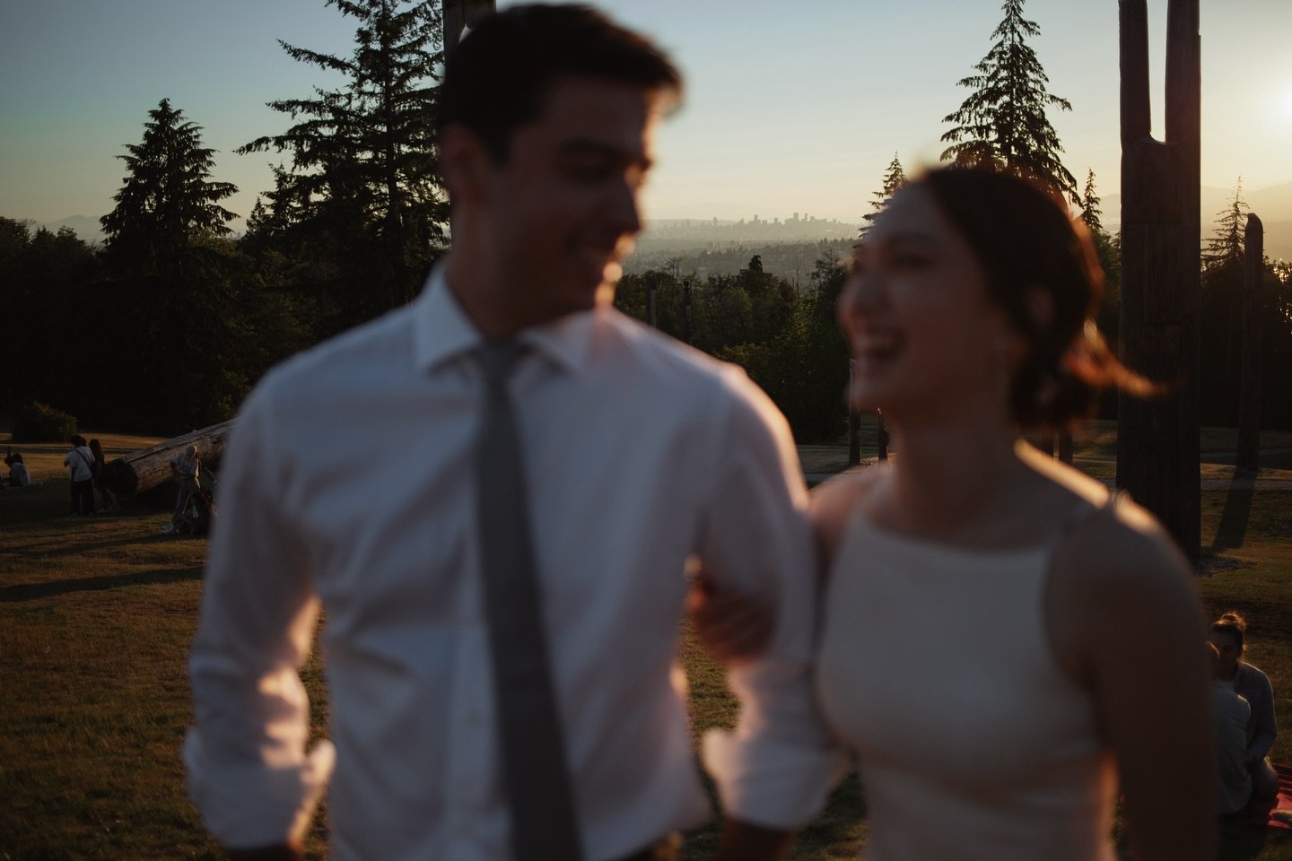 Just some golden hour magic that deserves a permanent spot on the feed ✨

📍on the unceded traditional territories of the Sto:lo and Musqueam Nations.

.

.

.

#vancouverweddingphotographer #goldenhourlove #fraservalleyweddingphotographer #theradinl