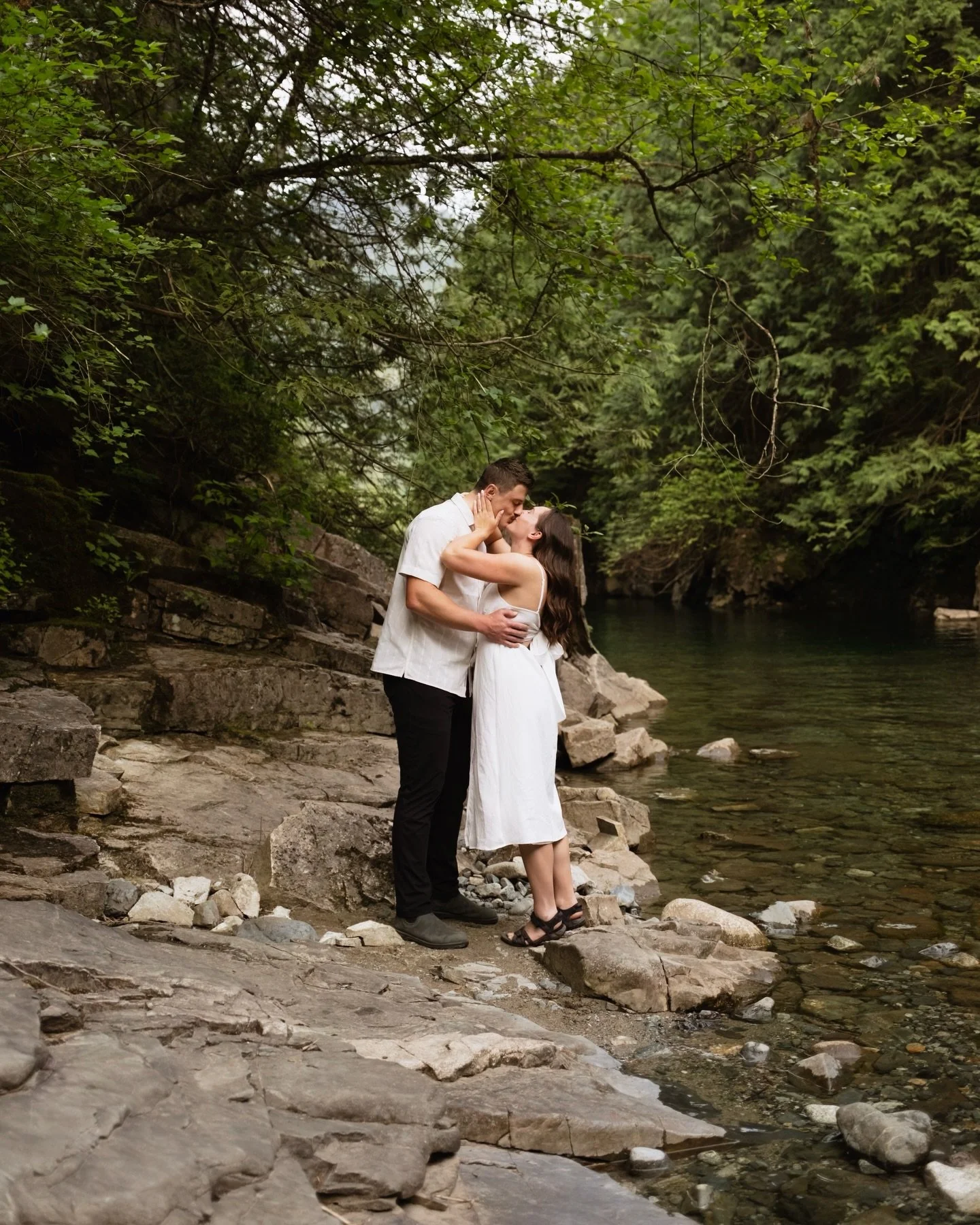 Lil sneak peek at the fun-filled engagement photo magic happening at Golden Ears. Ft. splashes of romance and adventure ofc ✨🌲💕🌊

📍on the unceded traditional territories of the Coast Salish and Interior Salish peoples

.

.

.

Vancouver wedding 