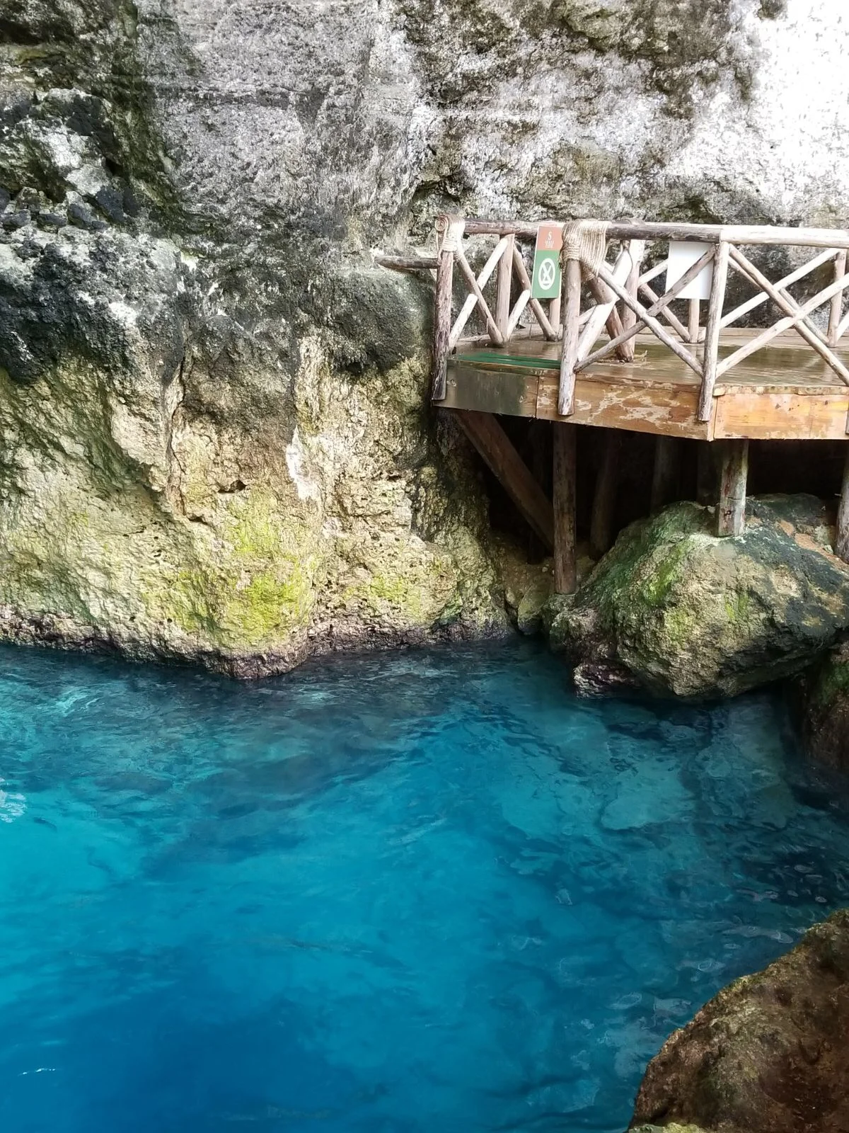 dominican republic scape park hoyo azul