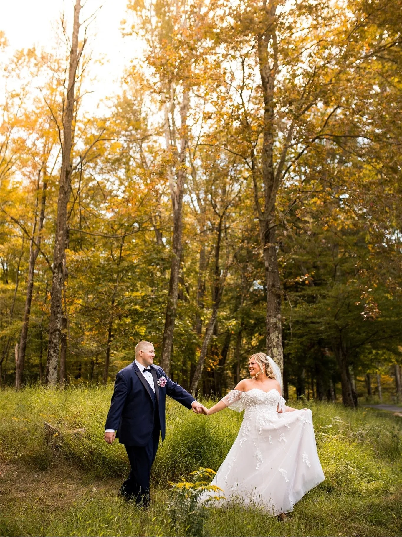 Happy 1st Anniversary Shannon + Chris! 

Photographer: @cassondremae_photography 
Venue: @thevenueatwindinghills 
Florals: @thecascadequeen 
Makeup: @cailinchristinemua 
Hair: @cheers2u_beauty 
Dress: @heartsforyoubridal @essenseofaustralia 
Suit: @c