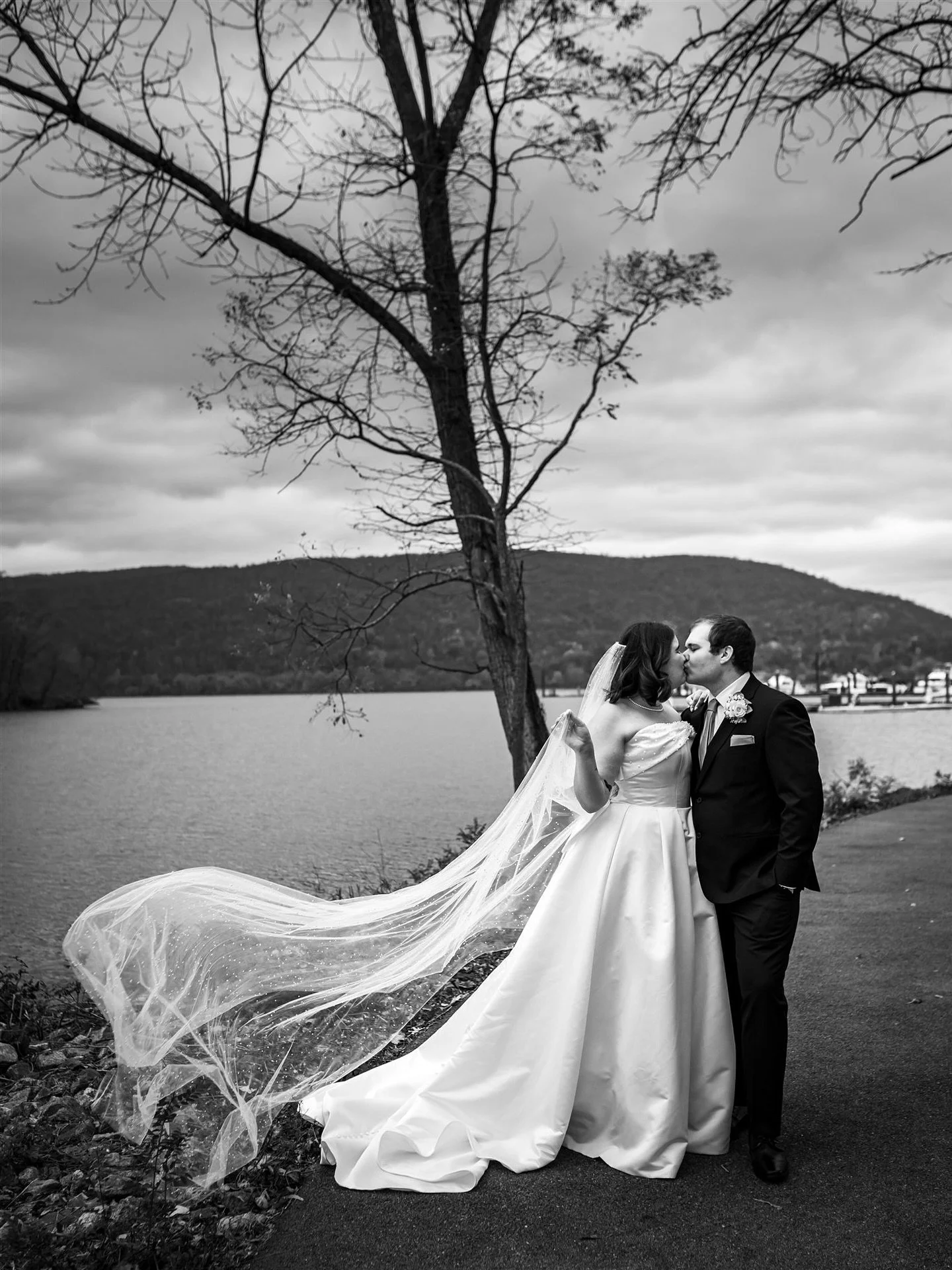 This will be an everlasting love 🤍 congratulation Casey + Robert!