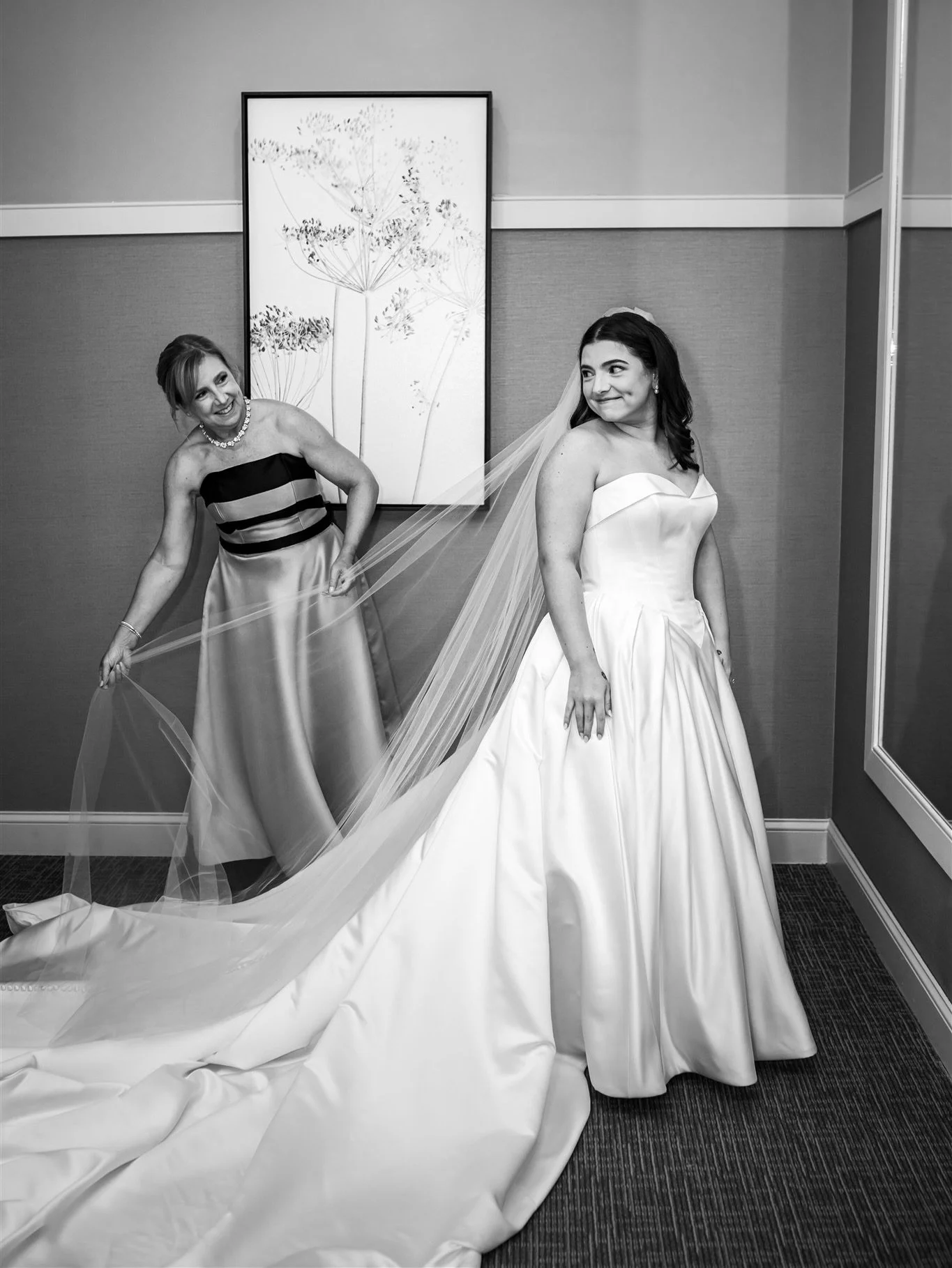 Candids while getting ready&hellip; a first look with your best friends and a first look with your dad&hellip; the moments your heart will remember 🖤