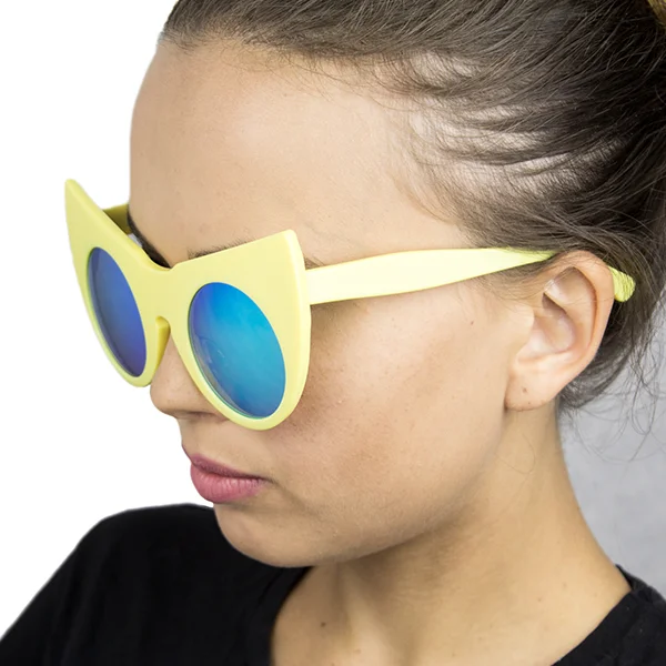 PLEASUREVICTIM-NEONYELLOWMODEL-2.jpg