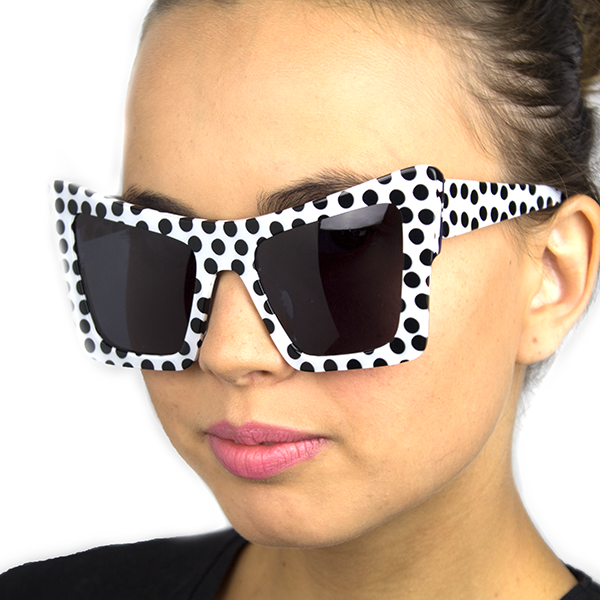 SHUTTERBUG-POLKADOTMODEL-1.png