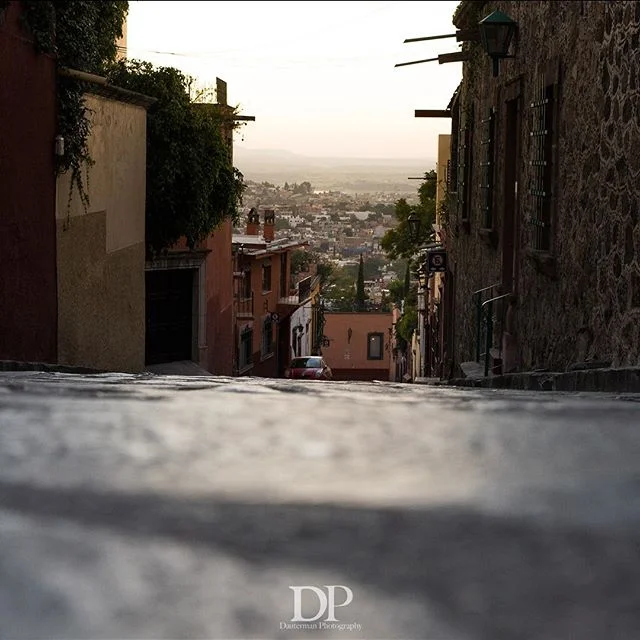 I love the streets of San Miguel De Allende! #travel #mexico #vacation #sanmigueldeallende #streets #explore #newperspectives #headi #travelphotography #cityscape #landscape #nikon #photooftheday #dautermanphotography