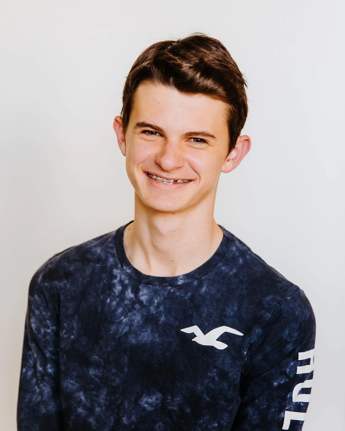 Hey AVHS! Need to submit your own yearbook photos this year? No worries!

Come get your yearbook photo taken after virtual school THIS FRIDAY! Limited time slots, sign up online! ⬇️
~link in bio~