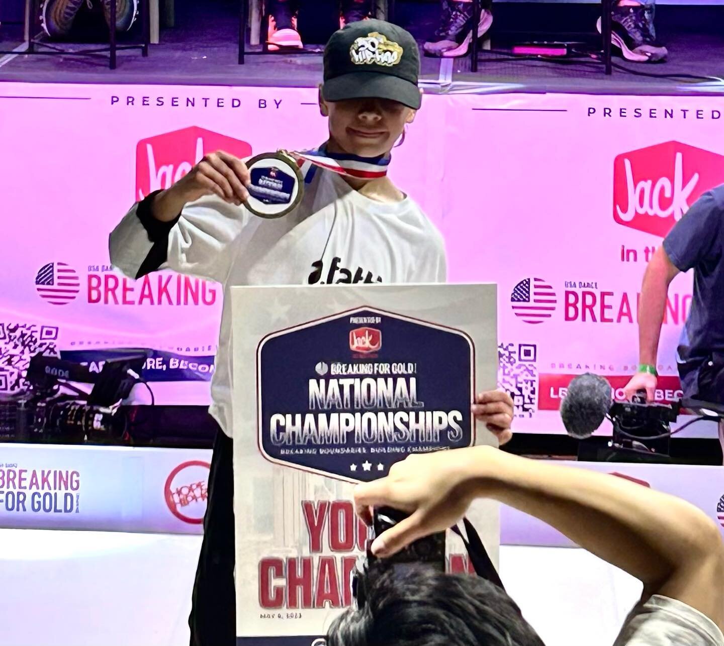 Yo we are so UNIMAGINABLY proud of @pharez_bboy of the @streetmasterscrew !! Took the Youth 🥇 last night at @breakingforgoldusa National Championship 🇺🇸🦾🛸 #afatti #thatsafatti #universewide #breakingforgoldusa