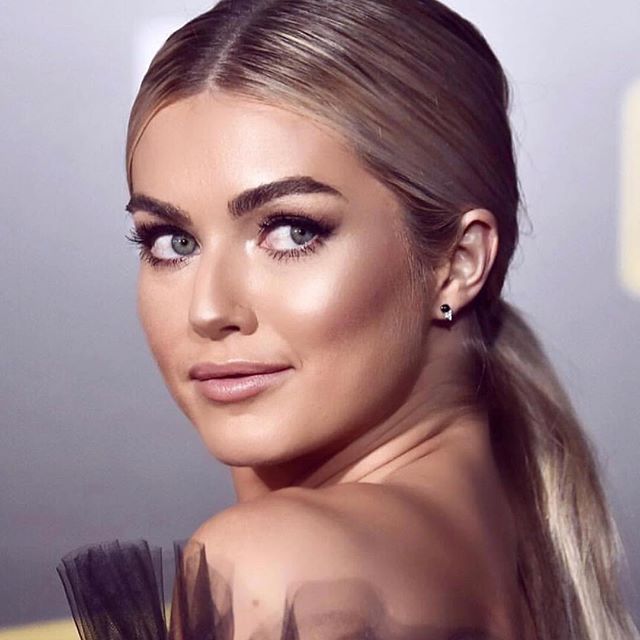 CF Artist @beautybyalessi knocks the glam game out the park ✨
&bull;
Makeup &amp; Hair for beauty @lindsarnold for @disney &lsquo;s @starwars #SOLO Premier 💃🏼💫
&bull;
#CONTOURFOSSA
&bull;
#LindsayArnold #Disney #StarWars #Solo #RedCarpet #Makeup #