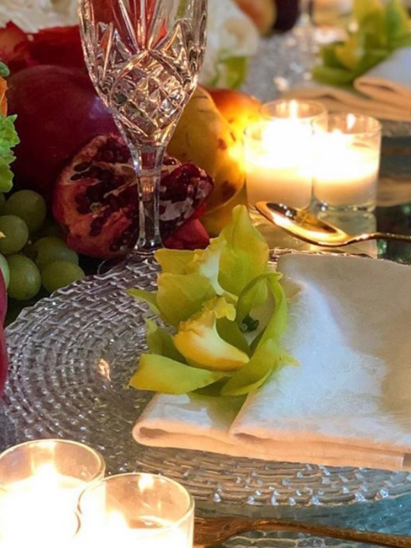 Surrounding yourself with soft, aesthetically pleasing elements can foster a profound sense of calm. Such an environment allows your inner solace to flourish. The interplay of scents, textures, lighting, and tactile sensations significantly influence