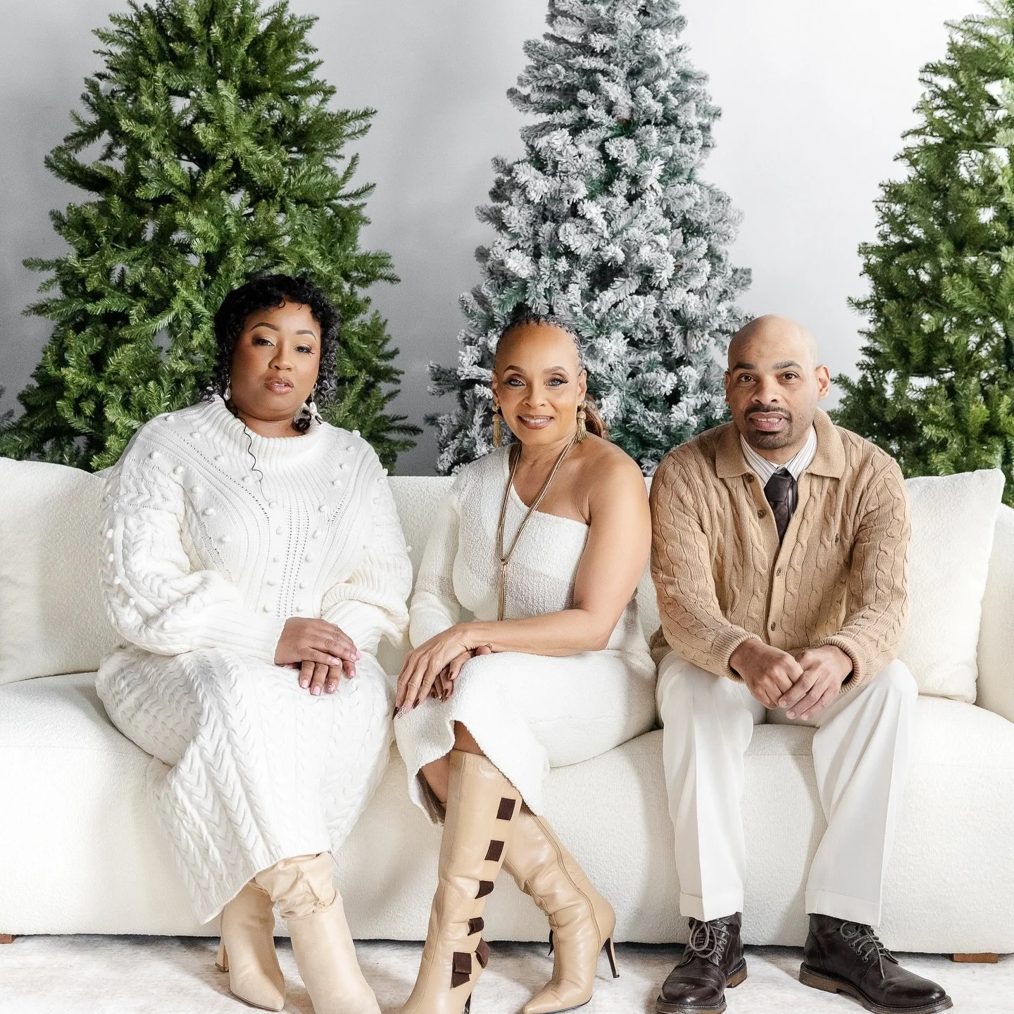 Merry Christmas and Happy Holidays from the Lang family. 
.
Hold on to the spirit of Christmas everyday. 
.
Thank You @amandaevans.photography ‼️
🎄🎄🎄🎄🎄🎄