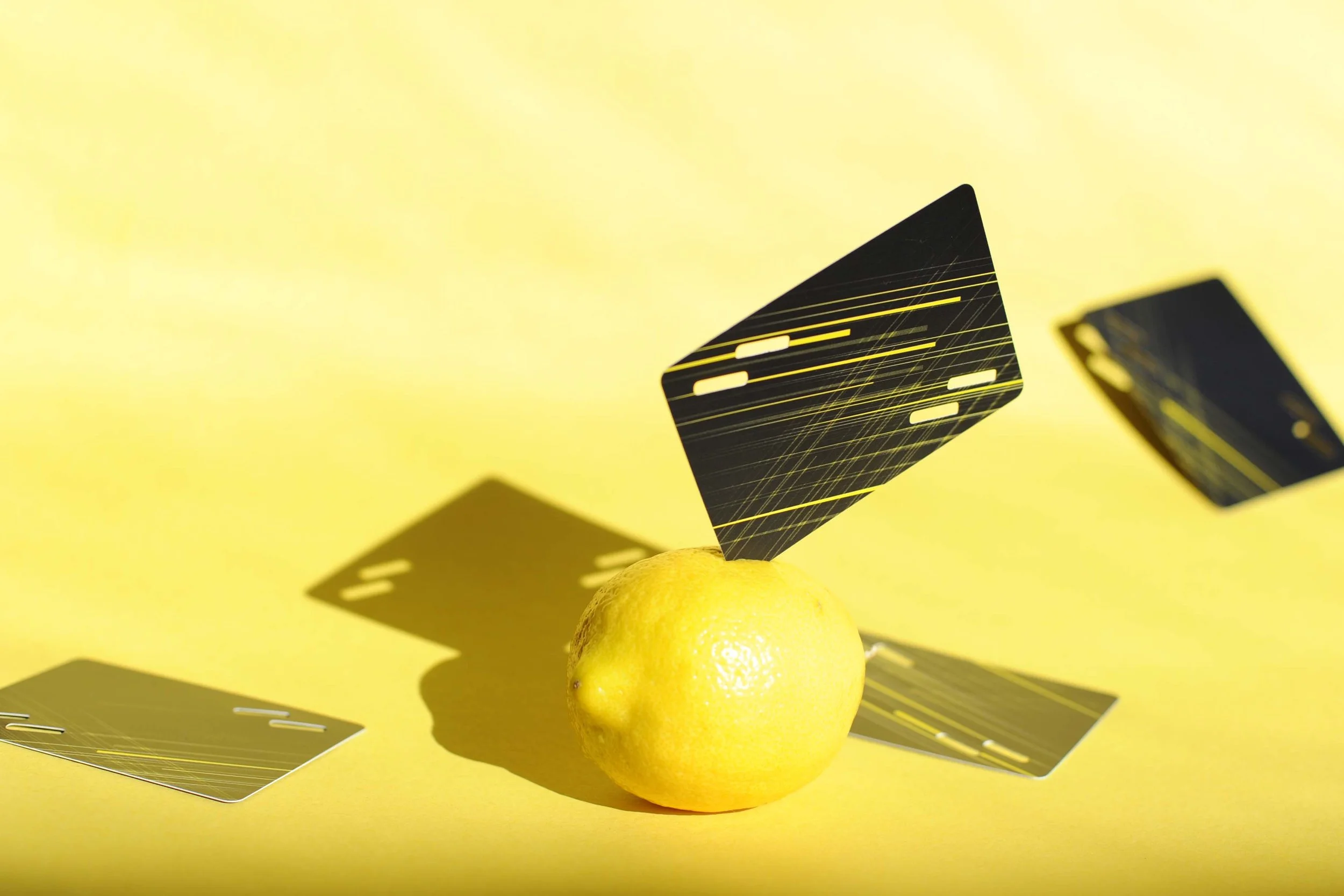  The high contrast of yellow and black colors creates a dynamic visual effect. It presents the impression of speed and strength as the motion flashes in a second. 