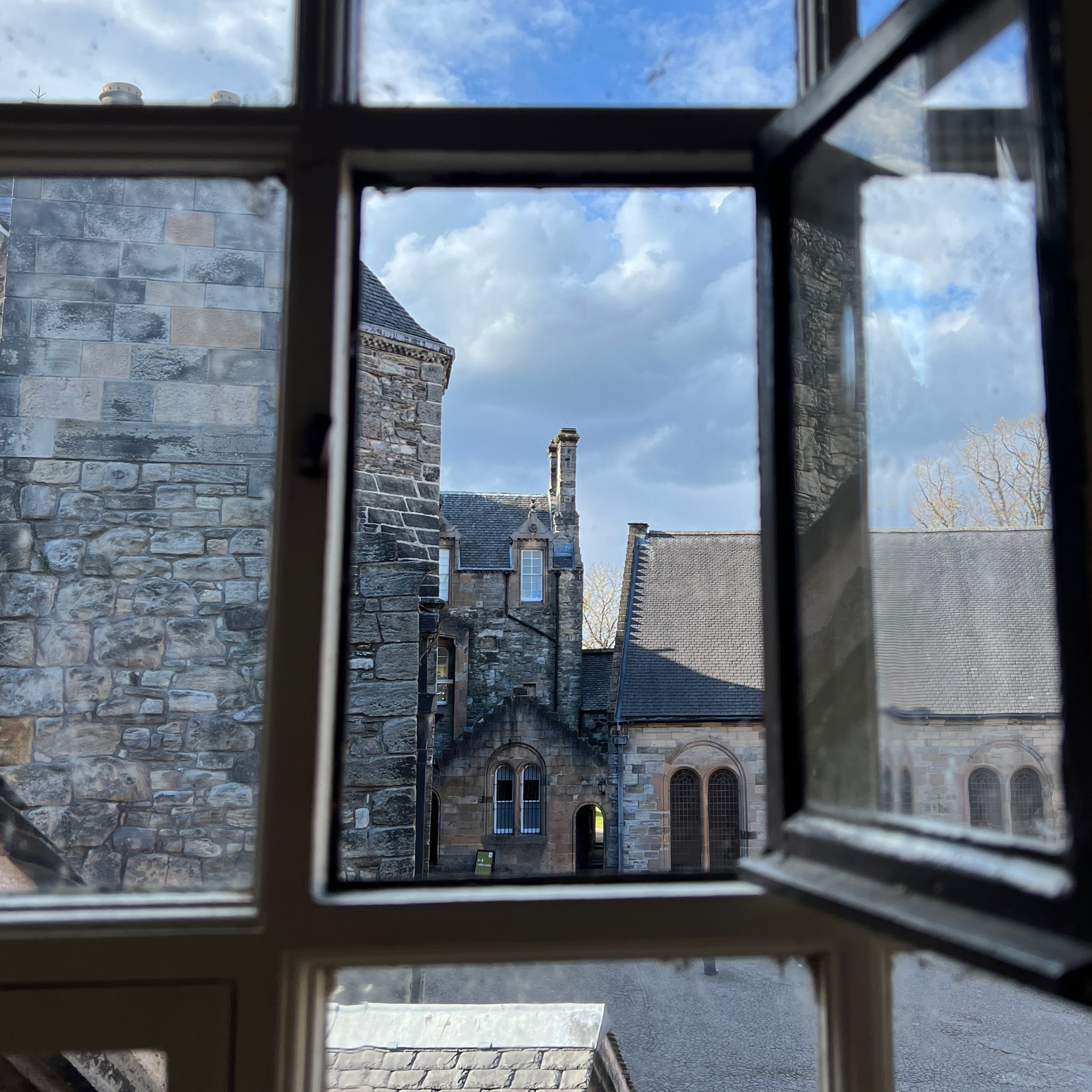 View from the window . #castle #jamesv #english #scottish #history #merge #human #civilization #story  #stirling#city #daytrip #uk #capturinguk