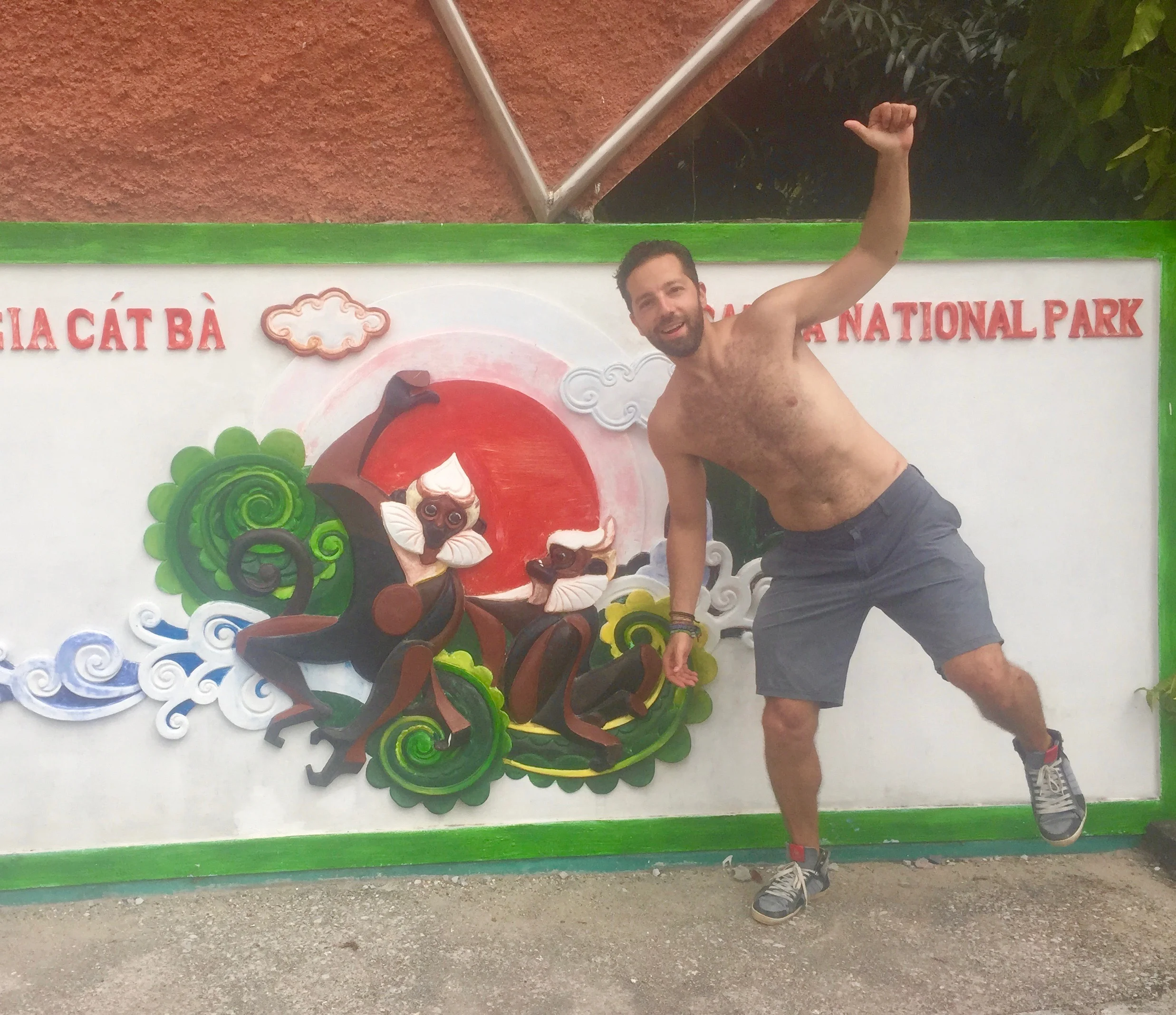  Happy monkeys at the bottom of Cat Ba National Park 