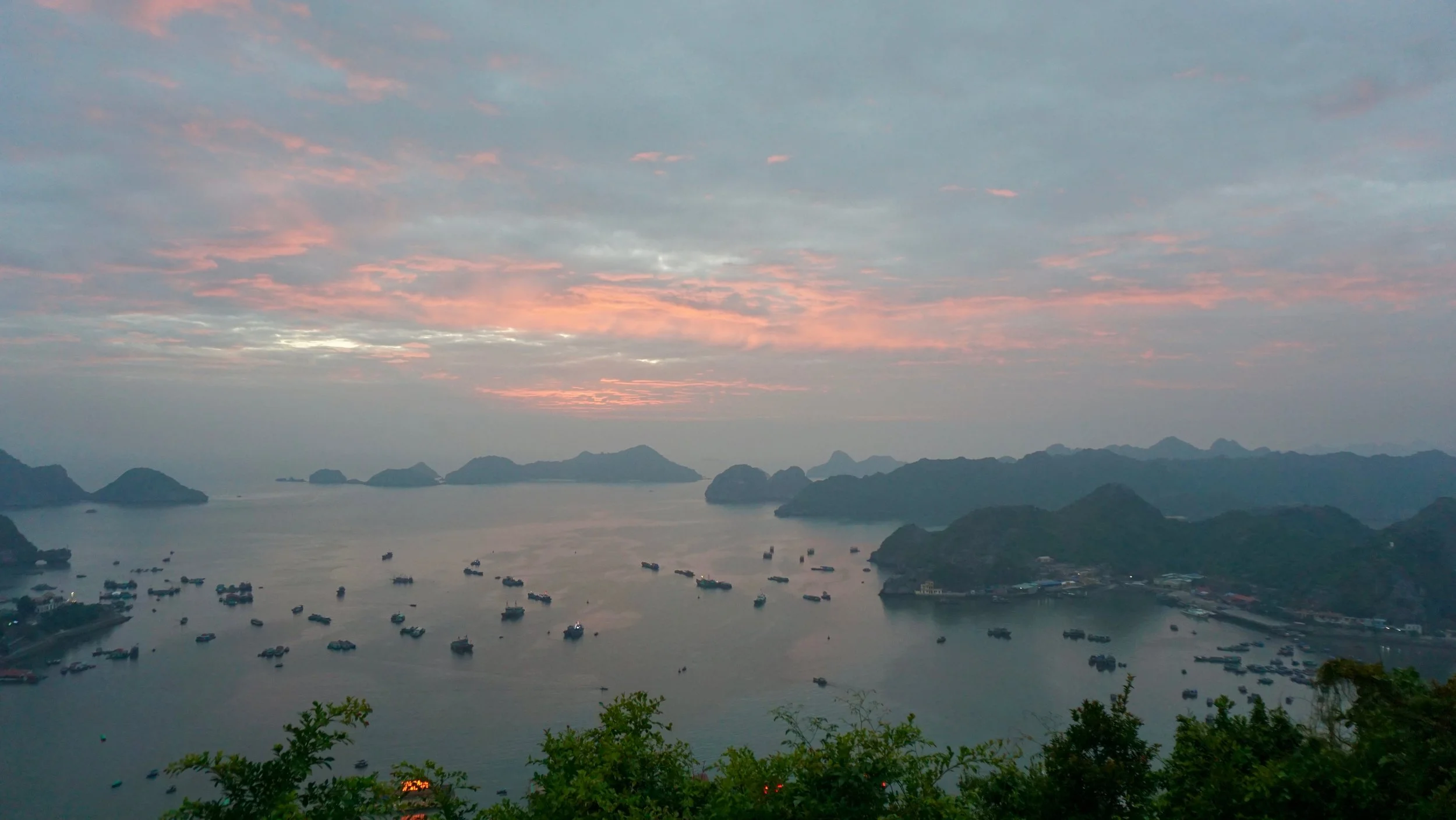  Sun's blazing from the Cannon Fort above Cat Ba 