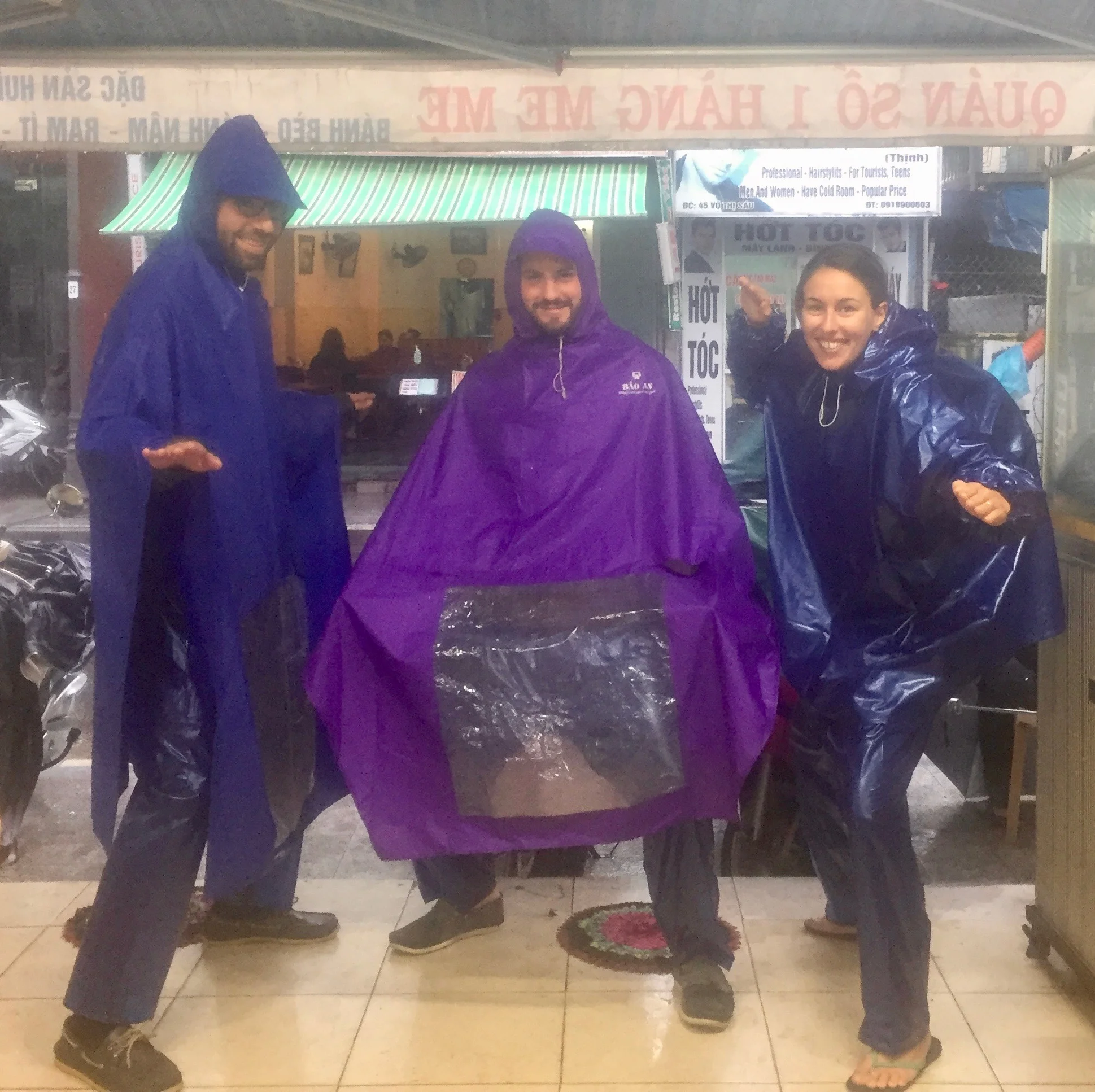  Les tres amis. Au revoir, pour now, mates! 