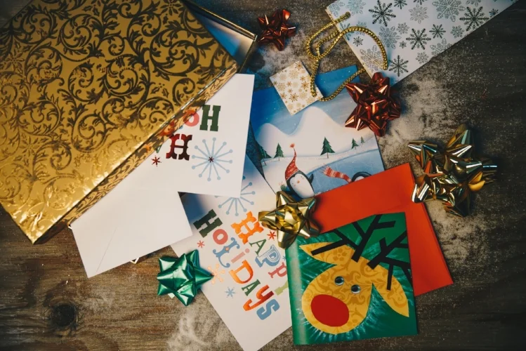 holiday-cards-gift-wrap_4460x4460.jpg