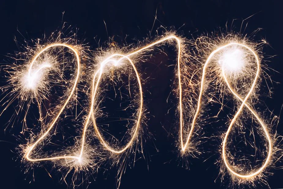 2018-new-year-sparkler-writing_925x.jpg
