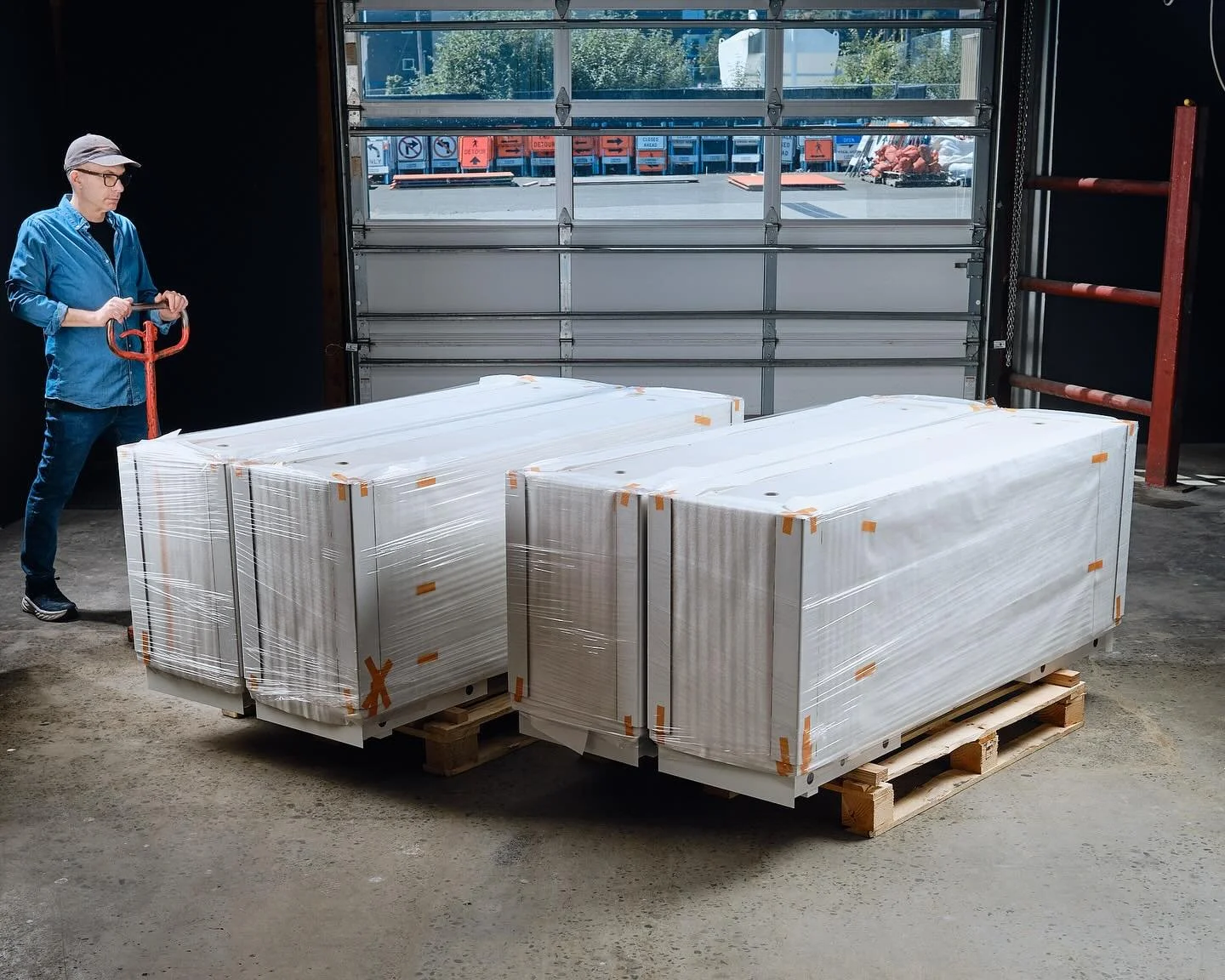 𝕌𝕕𝕕𝕠 Pedestals in the dock wrapped and palletized for delivery.
⠀⠀⠀⠀⠀⠀⠀⠀⠀
#workshop #fujixseries #fuji_xseries #fujixt3  #fujixseries #fujix #shoplife #artdisplay #pedestal #preparator #museumdisplay #plinth