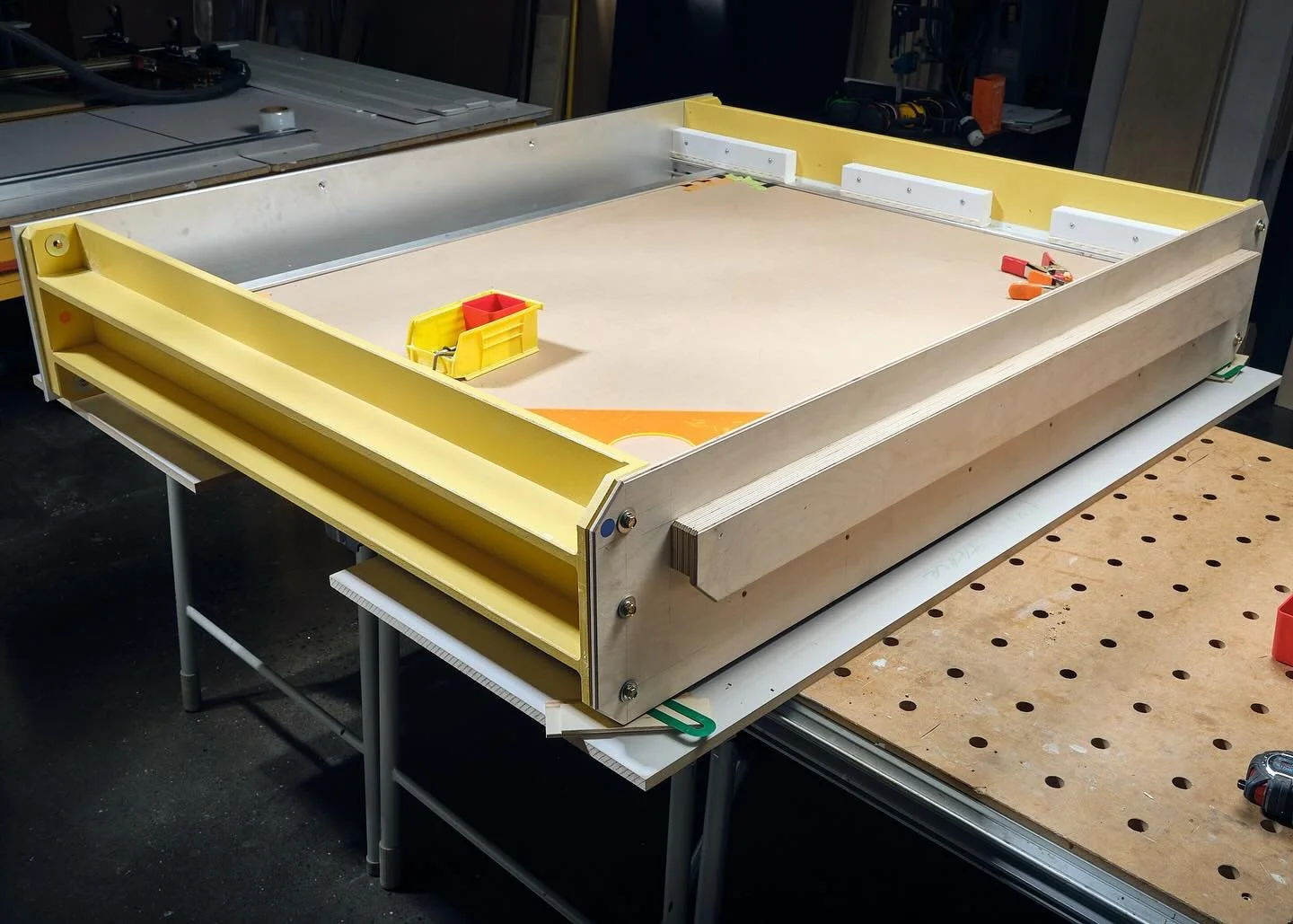 𝕌𝕕𝕕𝕠 Fabrication assembly test in the shop.
⠀⠀⠀⠀⠀⠀⠀⠀⠀
#woodshop #woodworking #workshop #fujixseries #fuji_xseries #fujixt3  #fujixseries #fujix #shoplife #artdisplay #fabrication #aluminum #artframe #museumdisplay