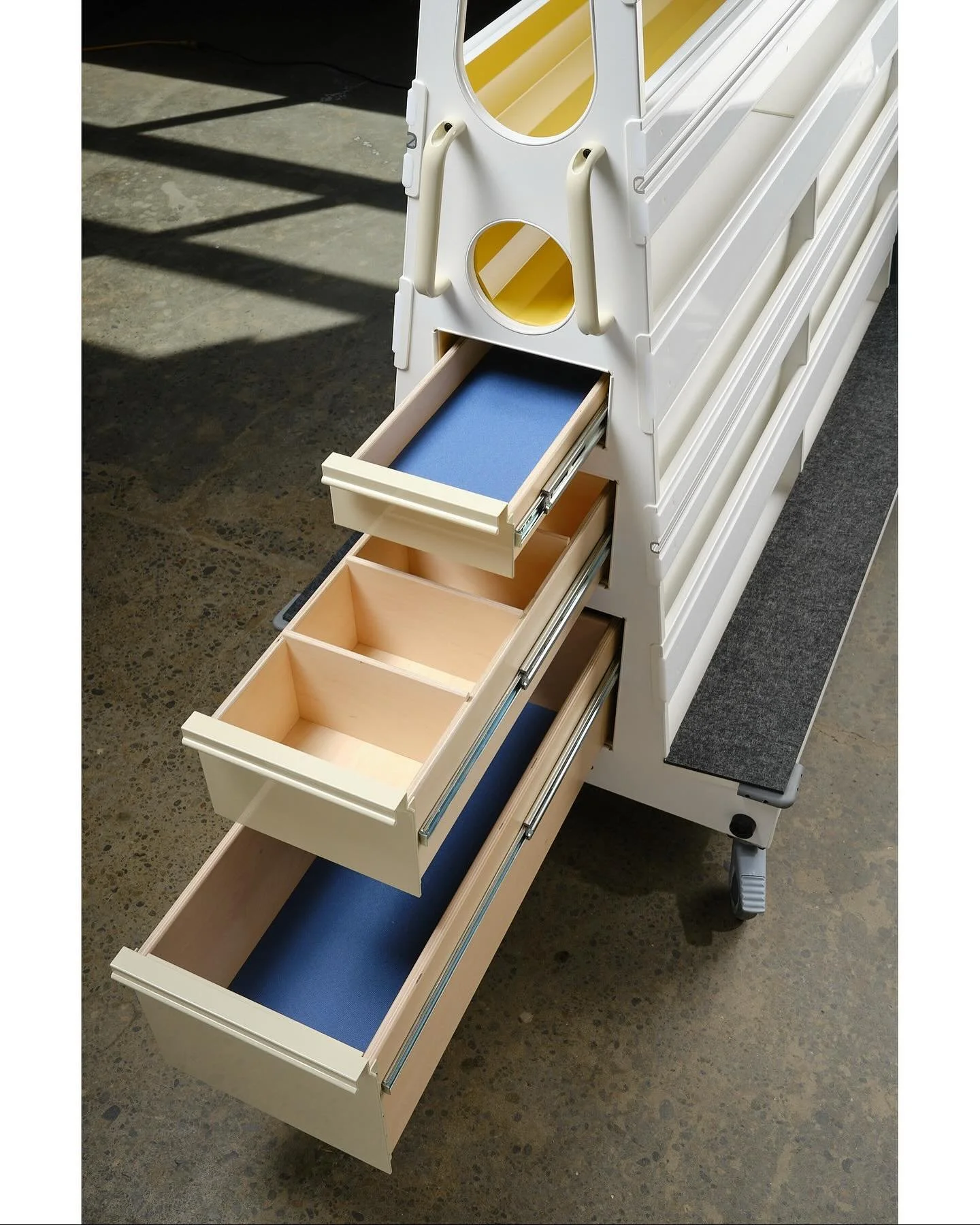 BETSY2 Boxer Cart drawers and details.
⠀⠀⠀⠀⠀⠀⠀⠀⠀
Shipping this week to the @paulgettymuseum Prep Department.
⠀⠀⠀⠀⠀⠀⠀⠀⠀
#woodshop #woodworking #workshop #fujixseries #fuji_xseries #fujixt3  #fujixseries #fujix #artdisplay #fabrication #industrialdesig