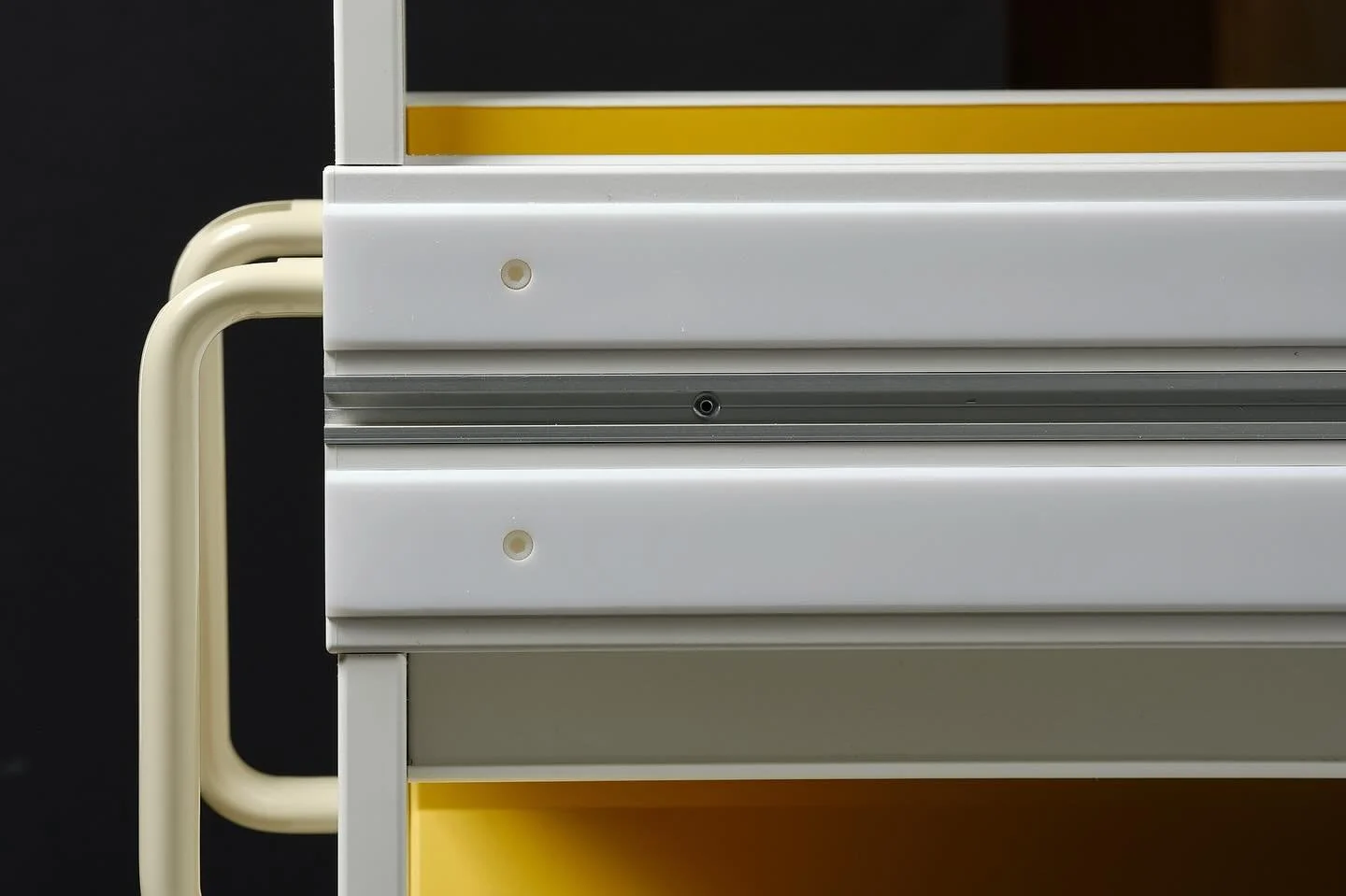 BETSY2 Boxer Cart support slat detail.
⠀⠀⠀⠀⠀⠀⠀⠀⠀
#woodshop #woodworking #workshop #fujixseries #fuji_xseries #fujixt3  #fujixseries #fujix #artdisplay #fabrication #industrialdesign #museumcart #museumdisplay #preparator #xf80mm #uddodesign #gettymus