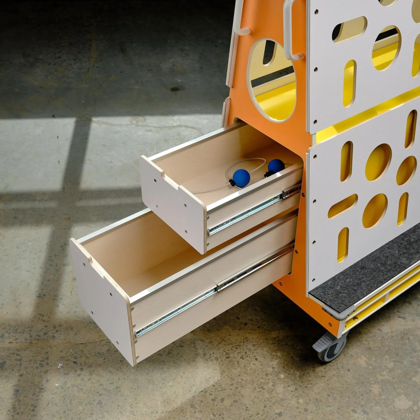 Bonny Boxer Cart Drawers.
⠀⠀⠀⠀⠀⠀⠀⠀⠀
#fujixseries #arthandling #artstorage #bonnyboxer #aframecart