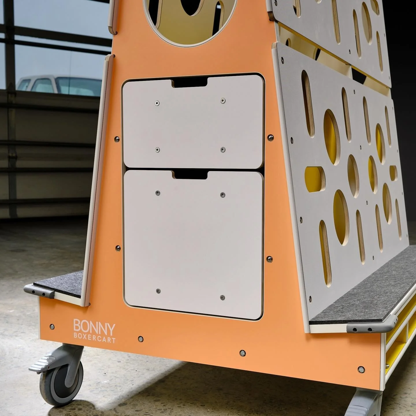 Bonny Boxer Cart Drawer faces.
⠀⠀⠀⠀⠀⠀⠀⠀⠀
#fujixseries #arthandling #artstorage #bonnyboxer #aframecart