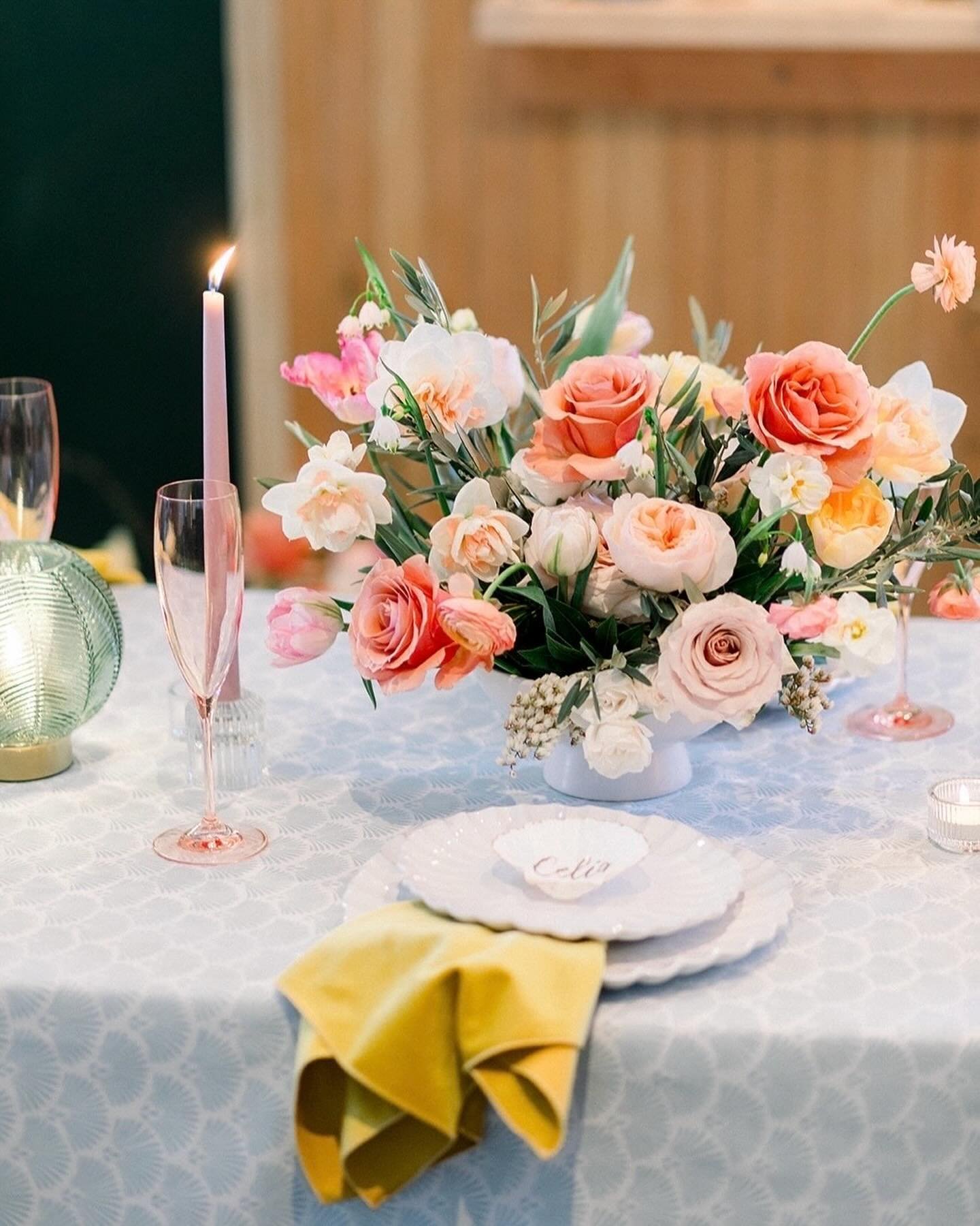 I gotta show off my design skills! Sometimes I have great ideas, promise! I wanted to create something fun and colorful for the @queerafengagementparty a few weeks ago. Using gorgeous linen and velvet napkins from @reverie_social; @crateandbarrel sca