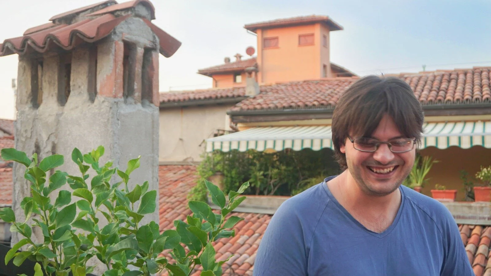      

 
   Dear First-Year Me: Valerio    Ciao Valerio,   Mi hanno detto che stai per cominciare l’Università.   Congratulazioni! Non vedevi l’ora e per buone ragioni: hai finito le superiori, hai davanti a te una pagina bianca su cui puoi scrivere 