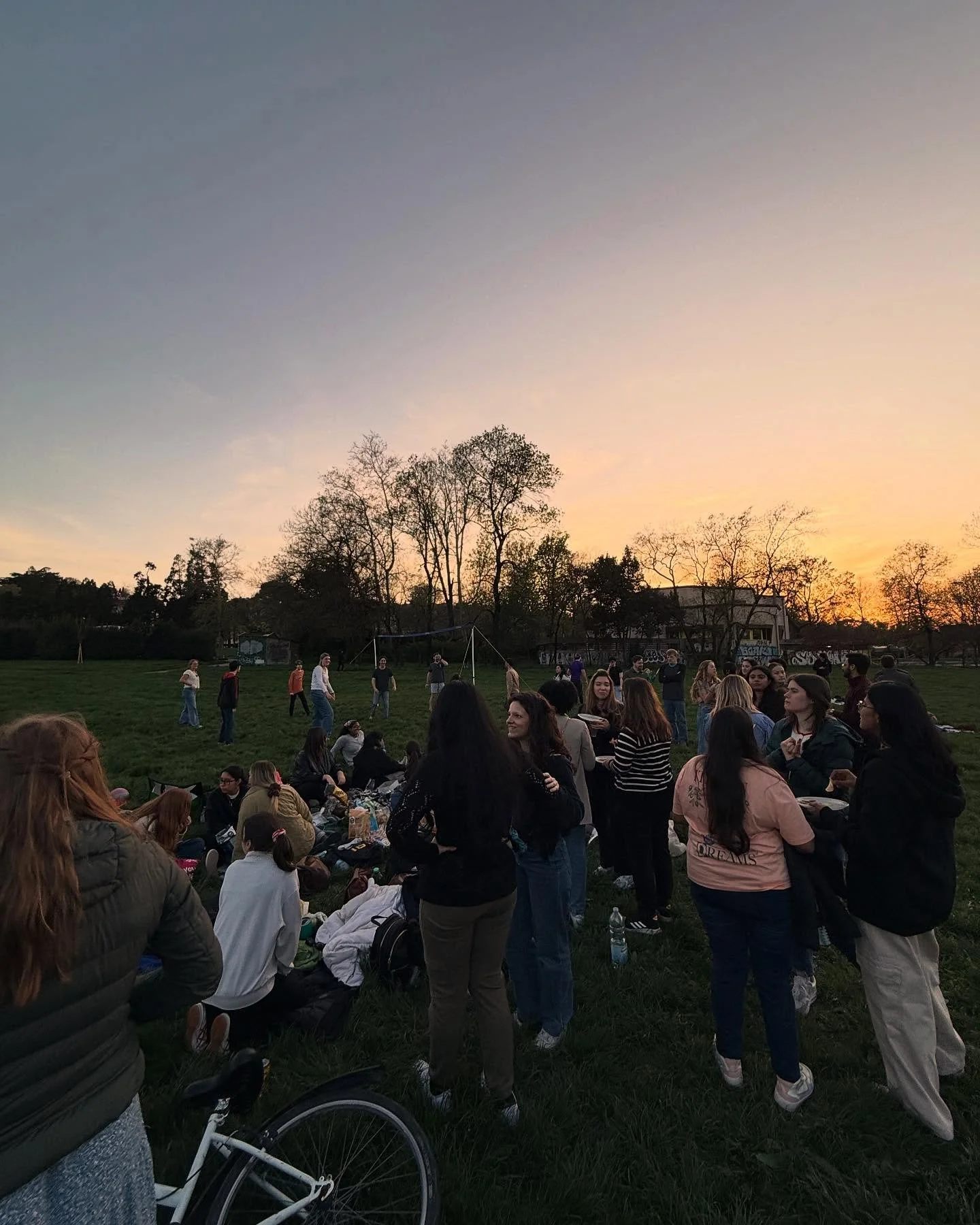 Picnic e pallavolo!! Questo mercoled&igrave; alle 18:00 ai Giardini Margherita!! Ci vediamo l&igrave; e invita i tuoi amici🕺🏻✨