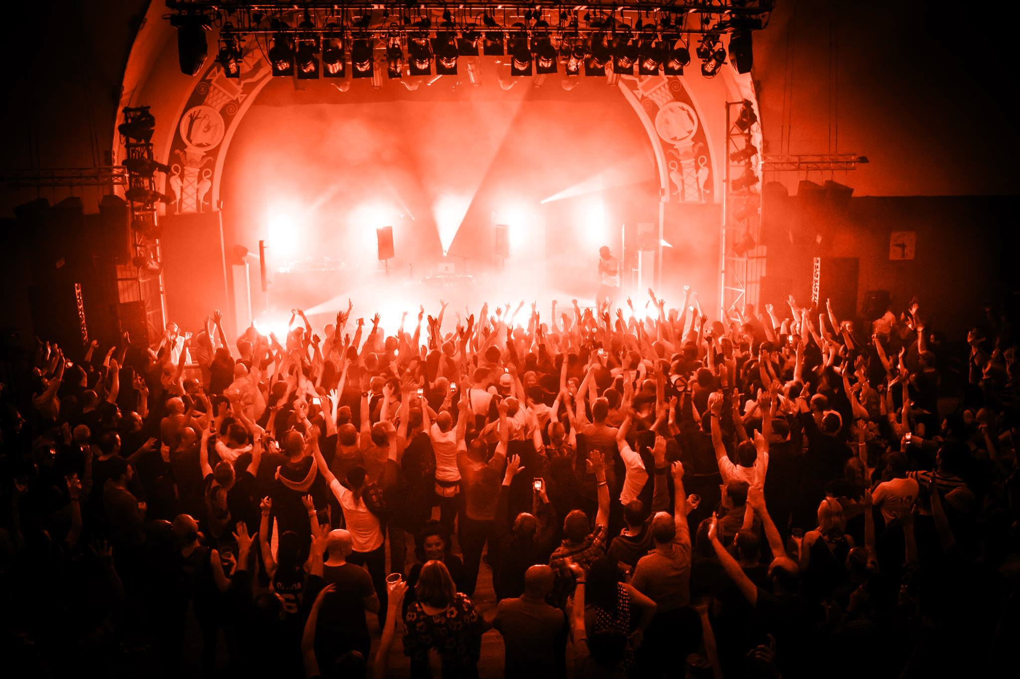 AtomCrowd2.jpg