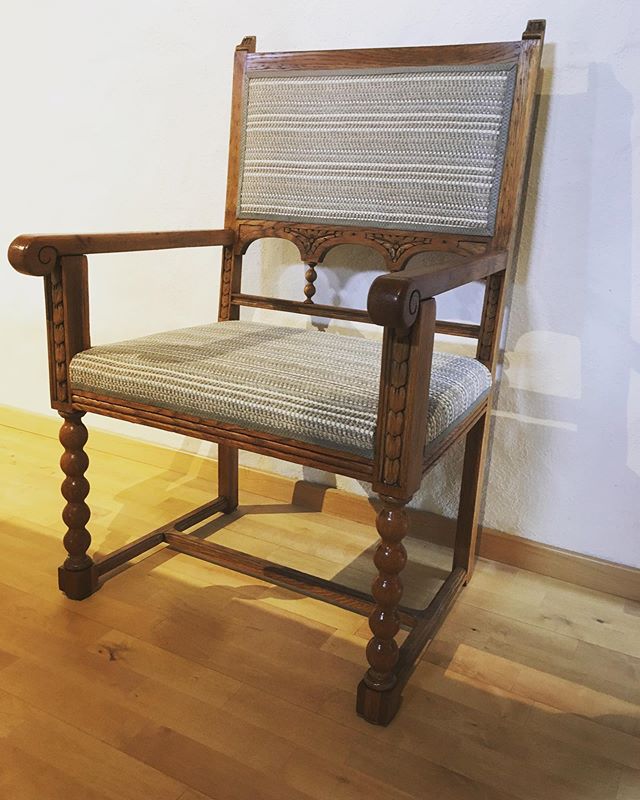 #upholstery #old #wood #eiche #grey #white #handmade #madewithlove #cozy #living #livingroom #bedroom #cotton #exclusive #unique #beautifulstorybehind #interoir #interiordesign