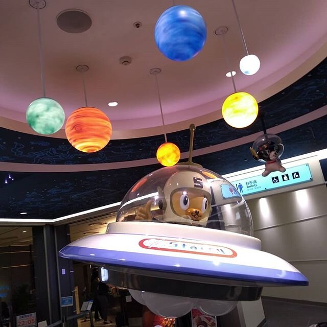 2020 New Year's trip to Japan, part 7:
An epilogue, kind of. Starting this one off with a few more pictures of the Haneda airport. The flight back to LAX included an 8-hour layover in Kona, Hawaii. So, despite my poor planning of still wearing my win