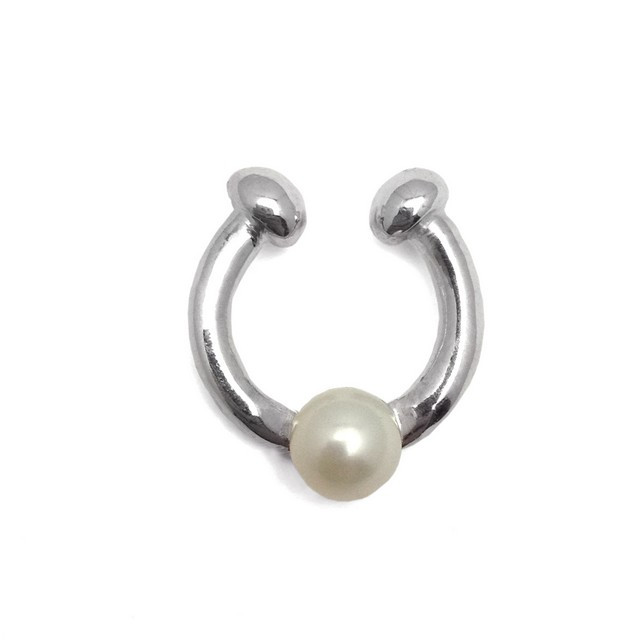 THESINGLEPEARLNOSECUFF_ae3928b9-049d-4091-8cc7-f408fd1c660b.jpg