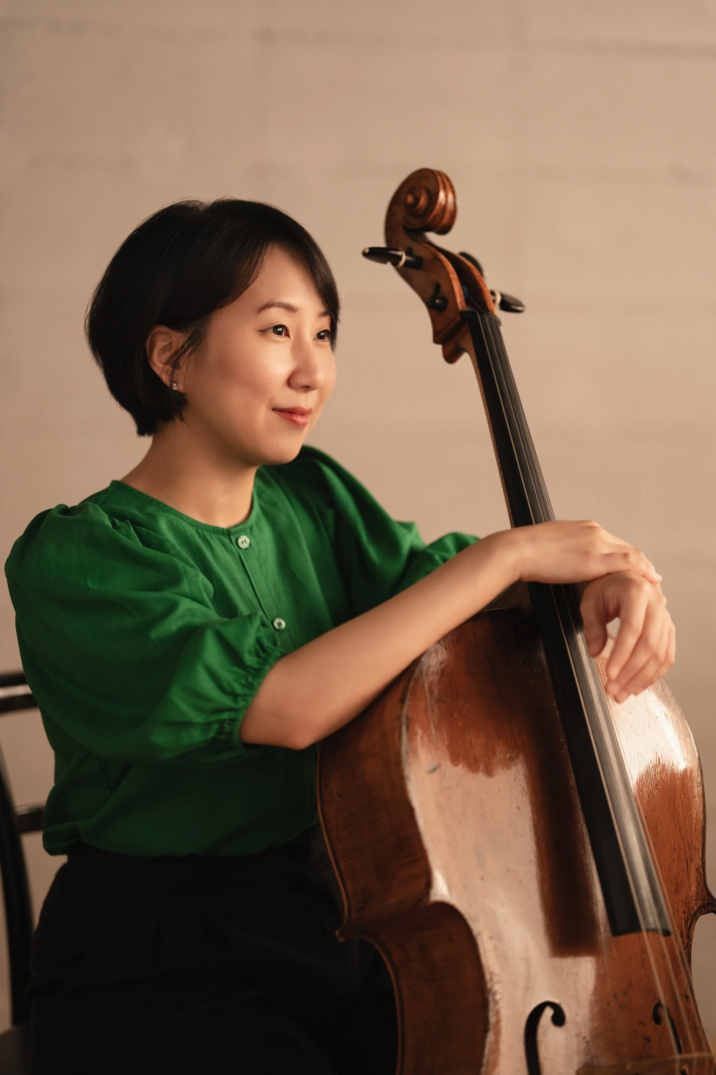 Portrait of Julia Kang, professional cellist and cello teacher based in New Jersey.