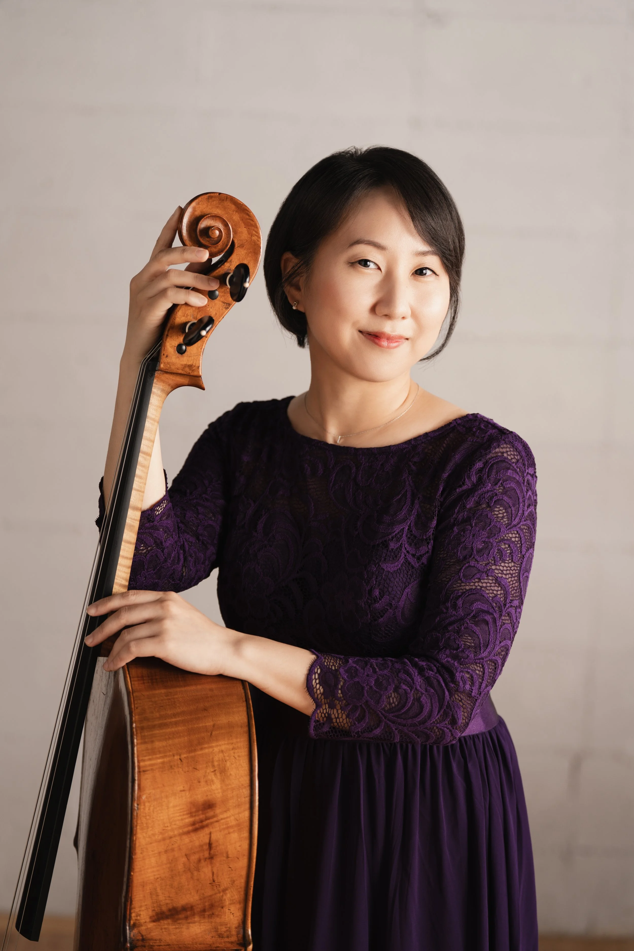 Julia Kang, professional cellist and cello teacher offering private cello lessons in New Jersey and online.