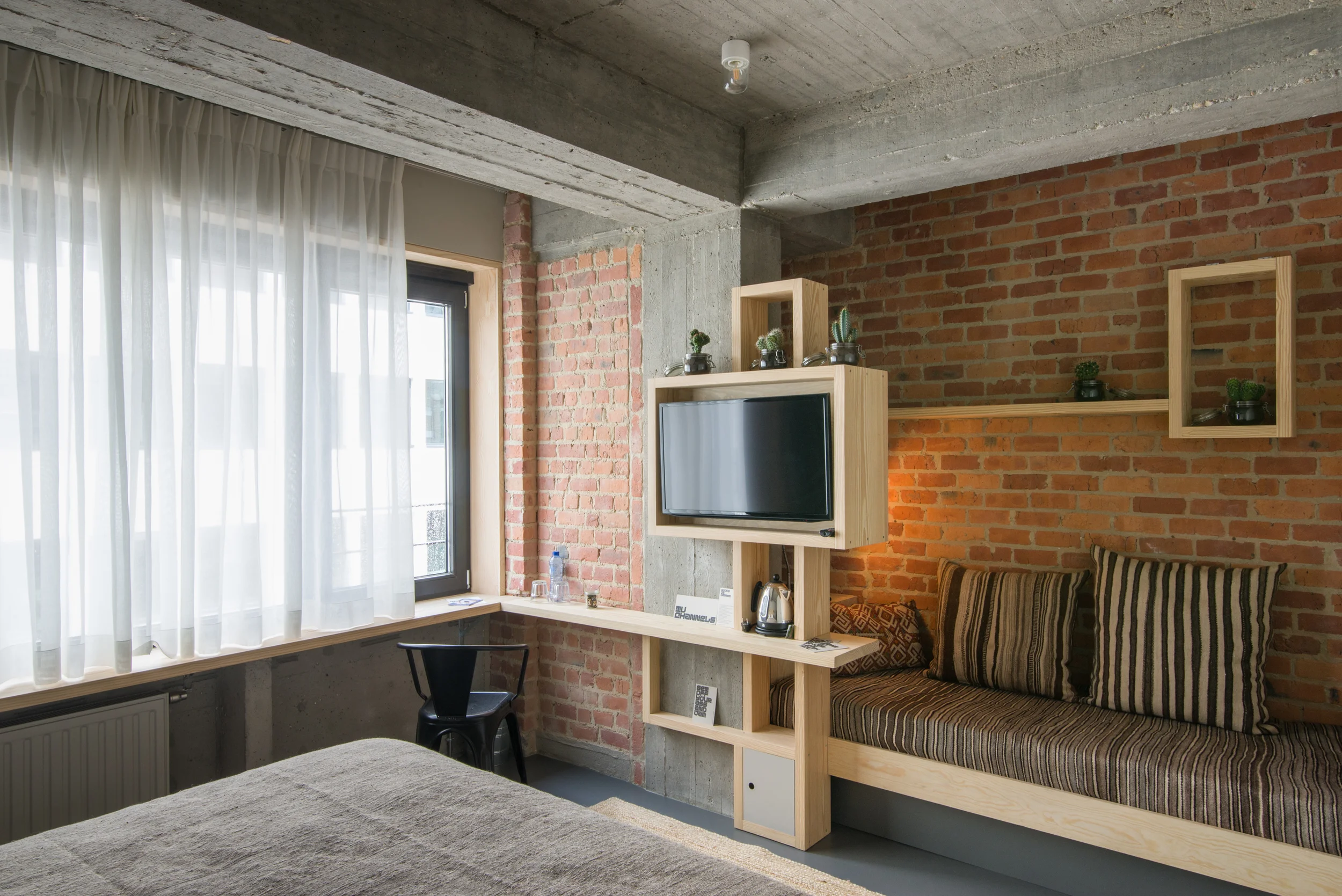 jam-hotel-brussels-rooms-hyper-room-01.jpg