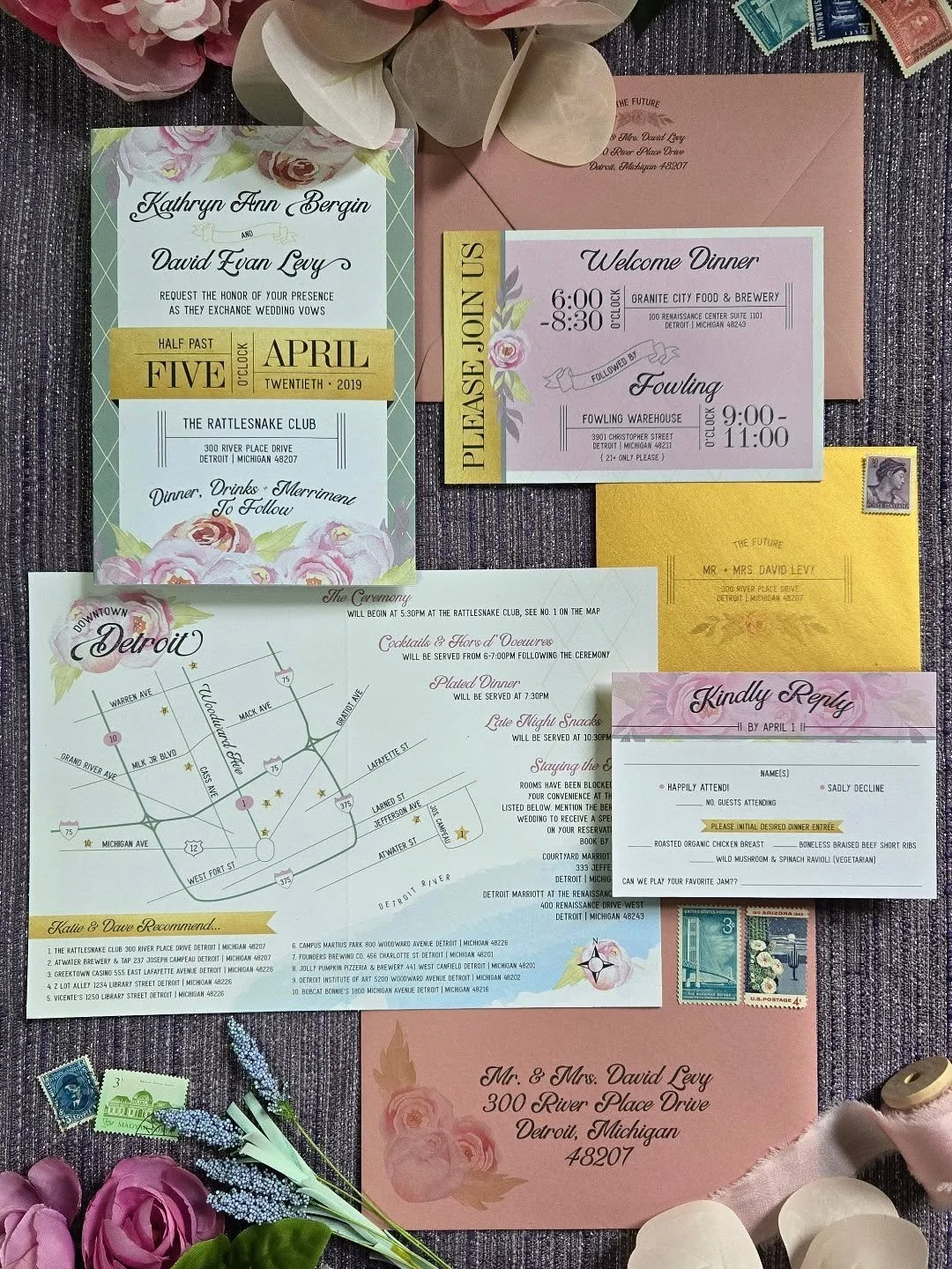 My favorite part about #bookletinvitations is the centerfold. So much space for a map, event details, hot spots for your guests, hotel blocks, or anything else people should know.
.
.
.
#weddinginvitationsuite #weddinginvite #weddinginvitationdesigne