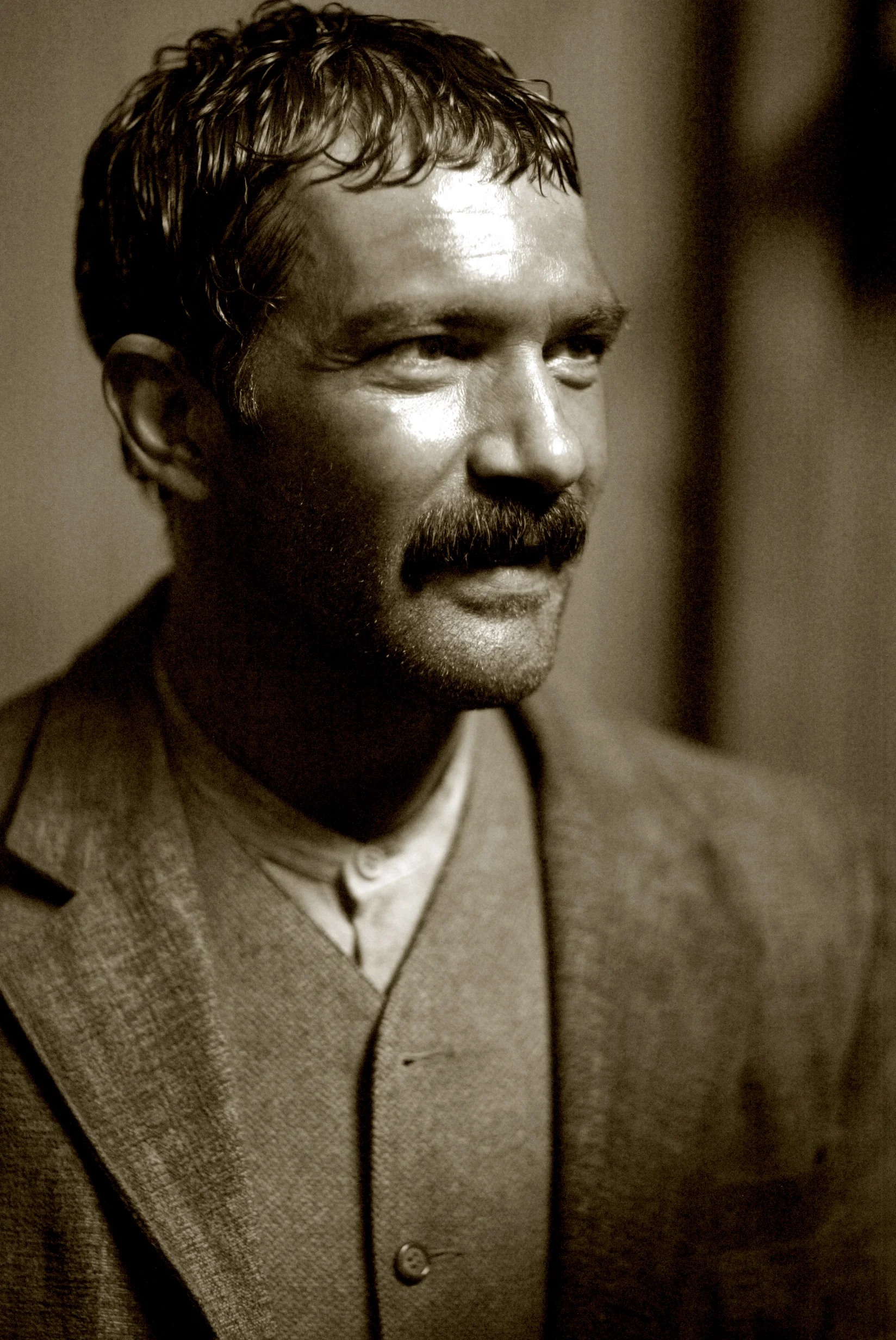 Pancho-under-light.jpg