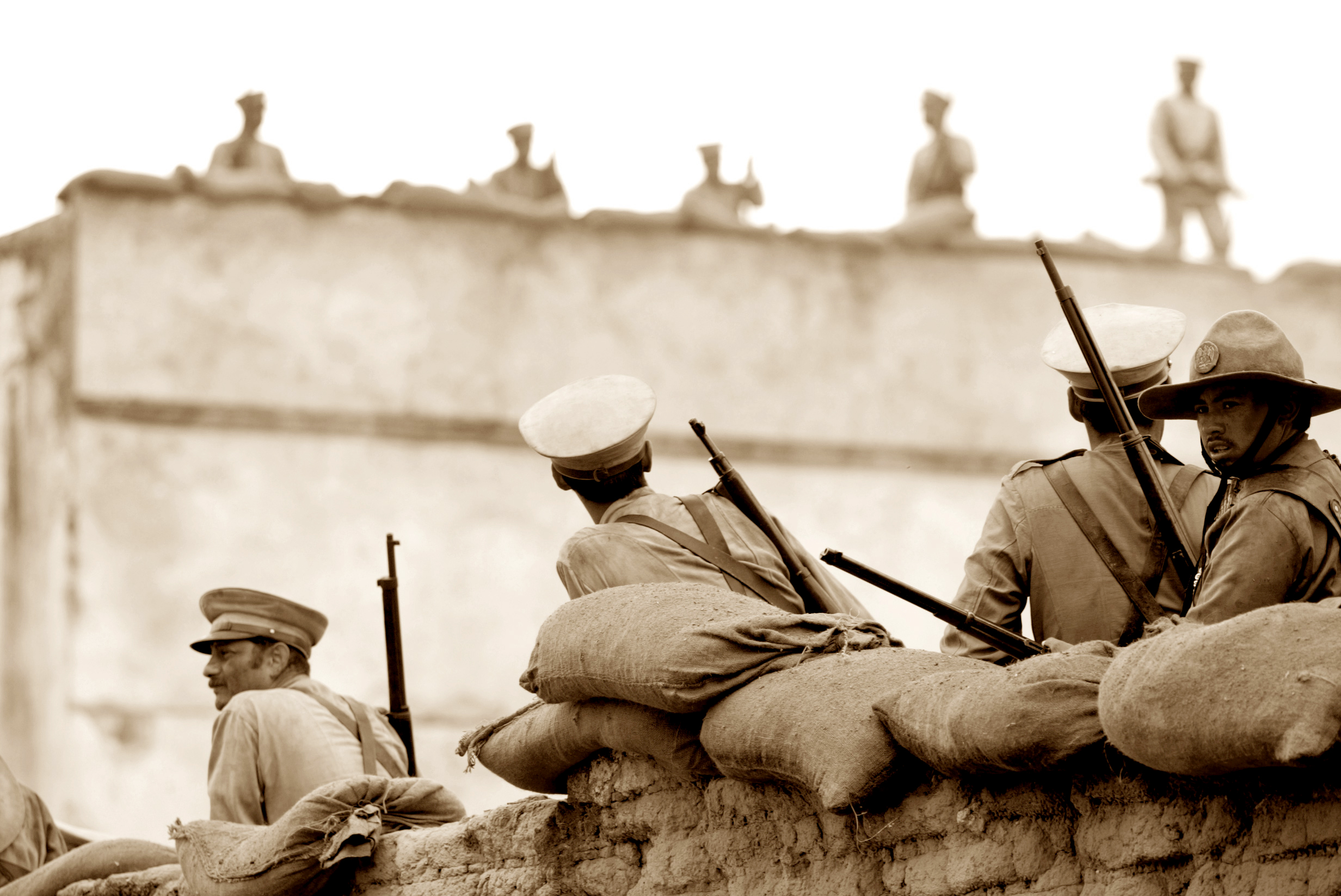 federales-wait-2.jpg