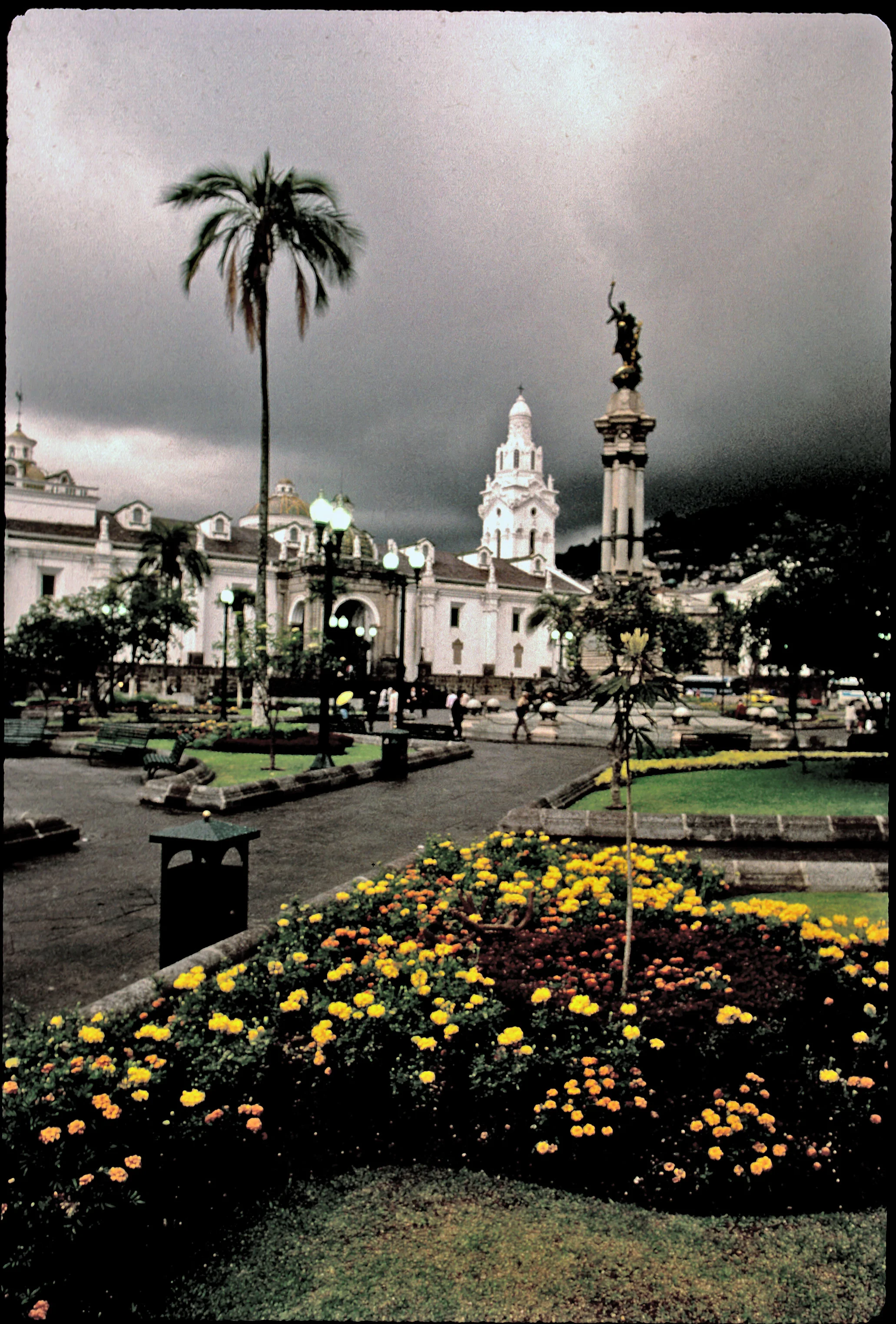 Downtown-Quito-Plaza.jpg
