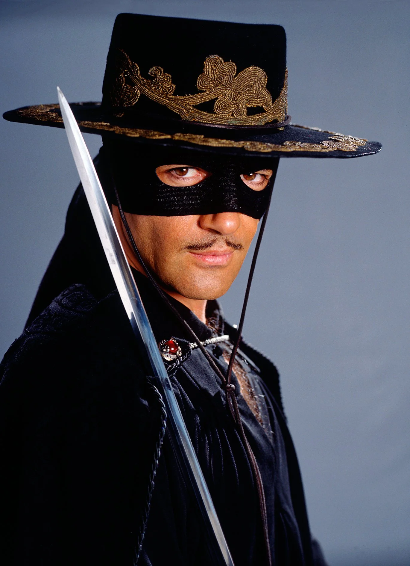 antonio-banderas-the-mask-of-zorro--rico-torres.jpg