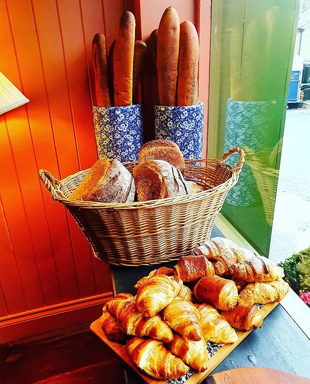 Morning glow in delgany 
French sticks
Spelt loaf
All the pastries 
#mondaymonday #bread #therewillbebread #speltbread #pasties #delgany #deli #greystones #shoplocal