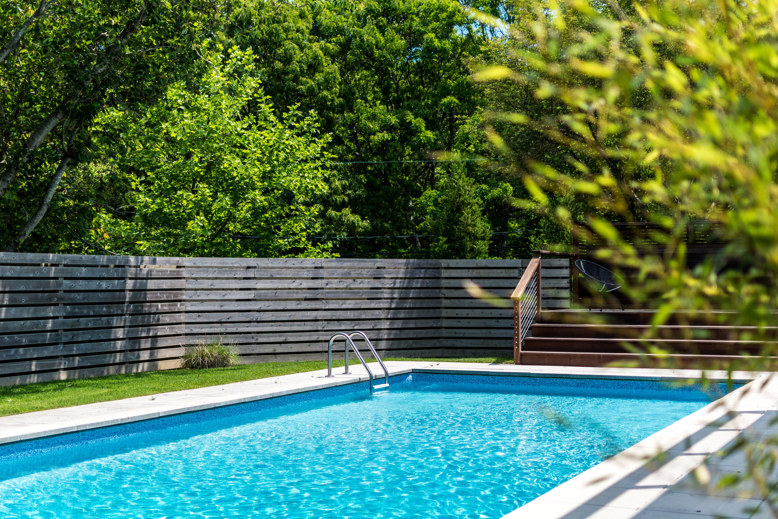 5 Landscaping Tips for Long and Narrow East Hampton, NY, Backyards