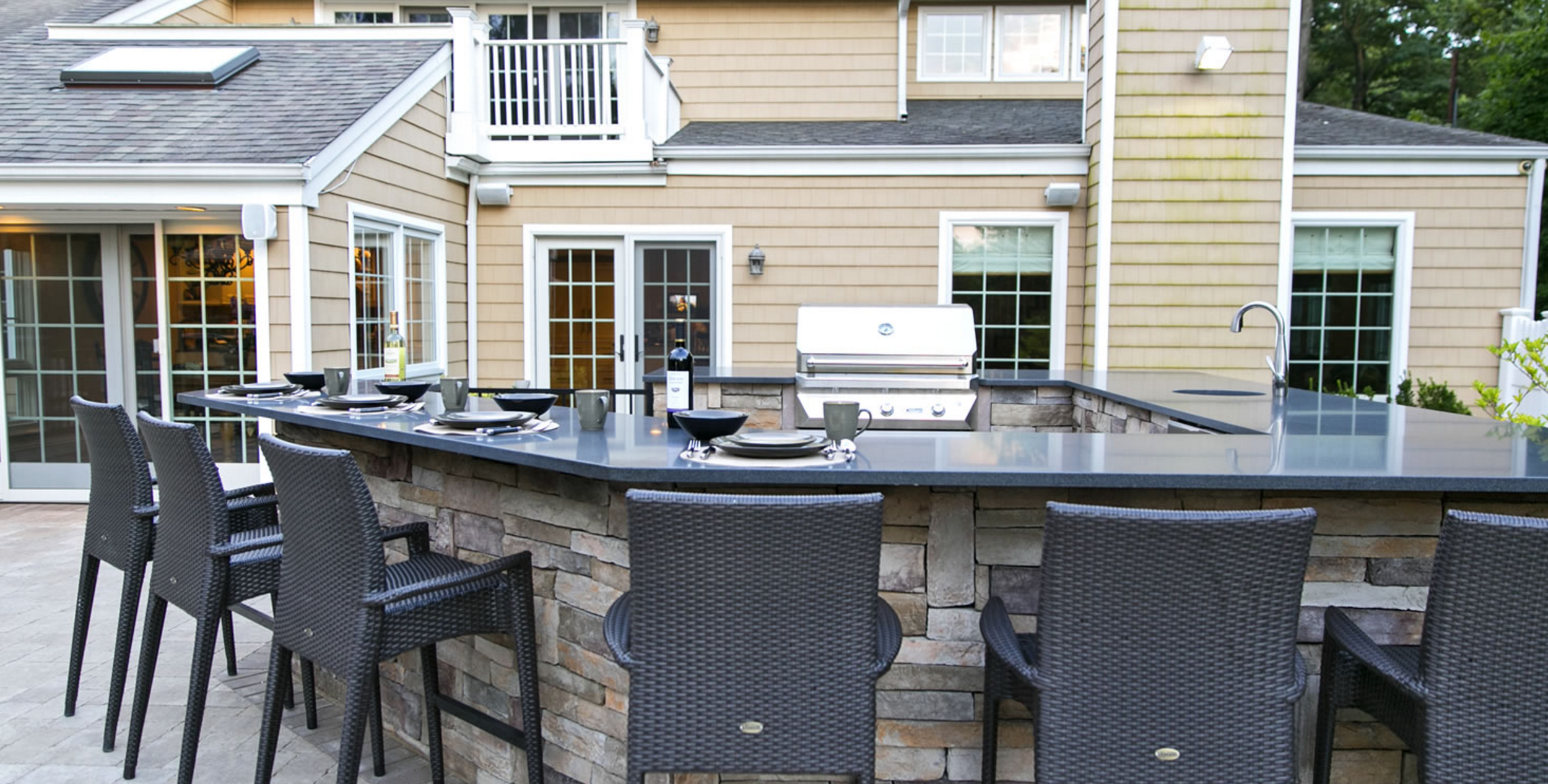 custom outdoor kitchen entertainment space in Massapequa, NY