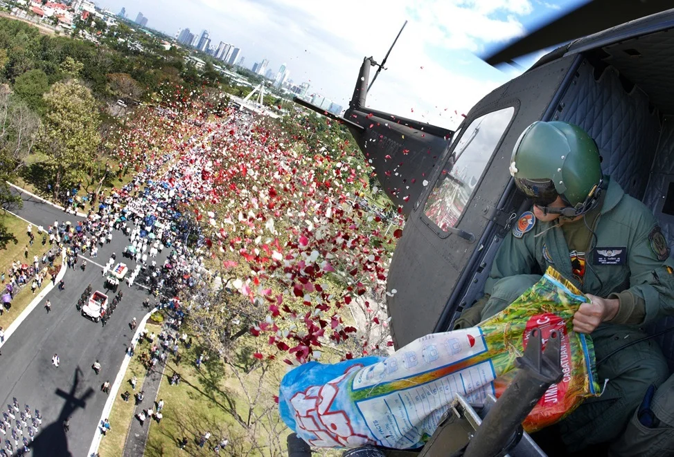 2011-john-chua-army-flowerdrop-advocacy-manila-philippines.jpg