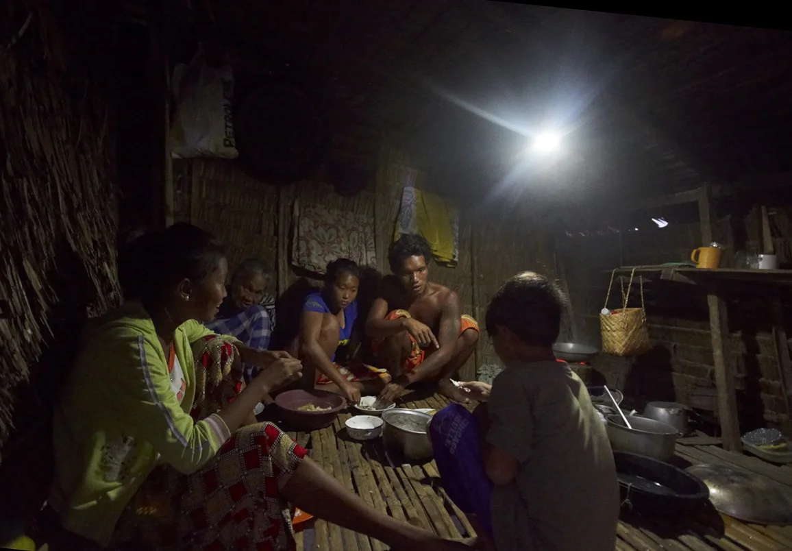 2014-john-chua-badjao-solar-kit-advocacy-philippines.jpg